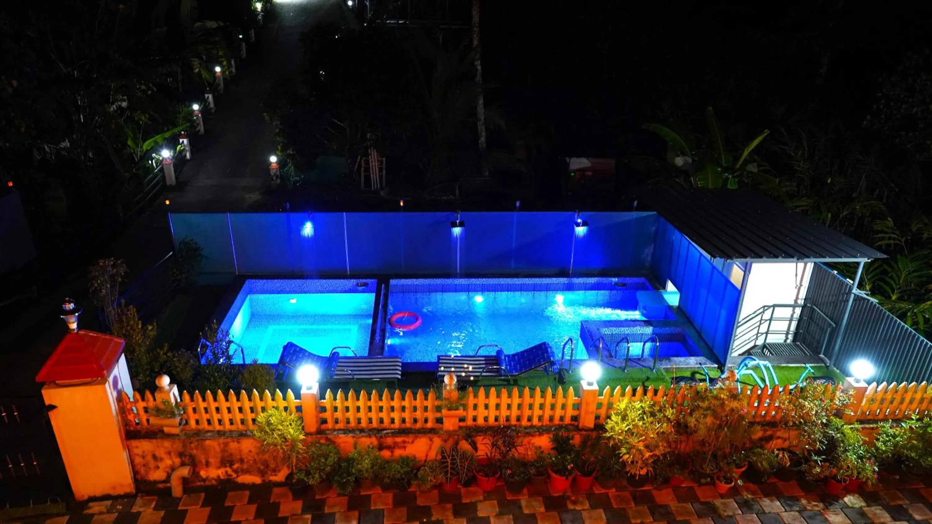 Swimming pool in Arabian Nights Munnar Pool Villa