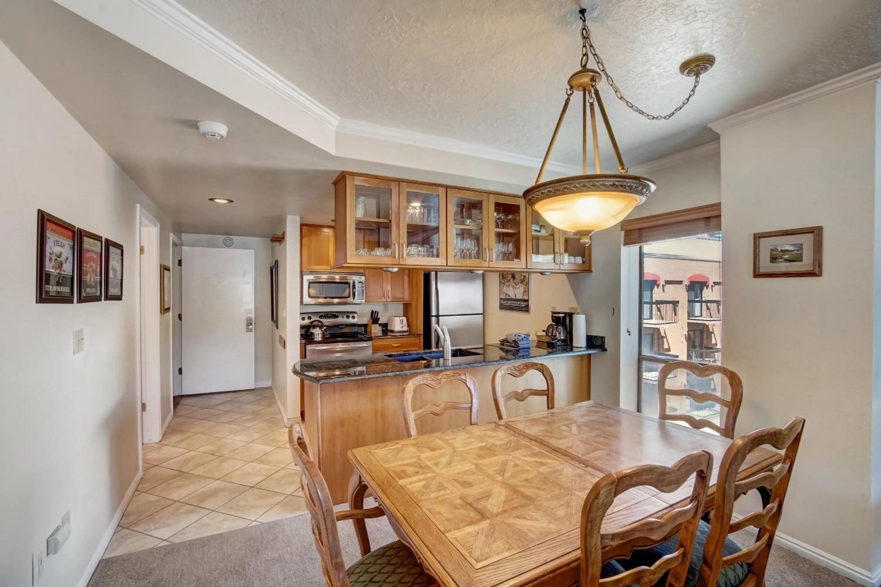 Dining area in Shadow Ridge by All Seasons Resort Lodging