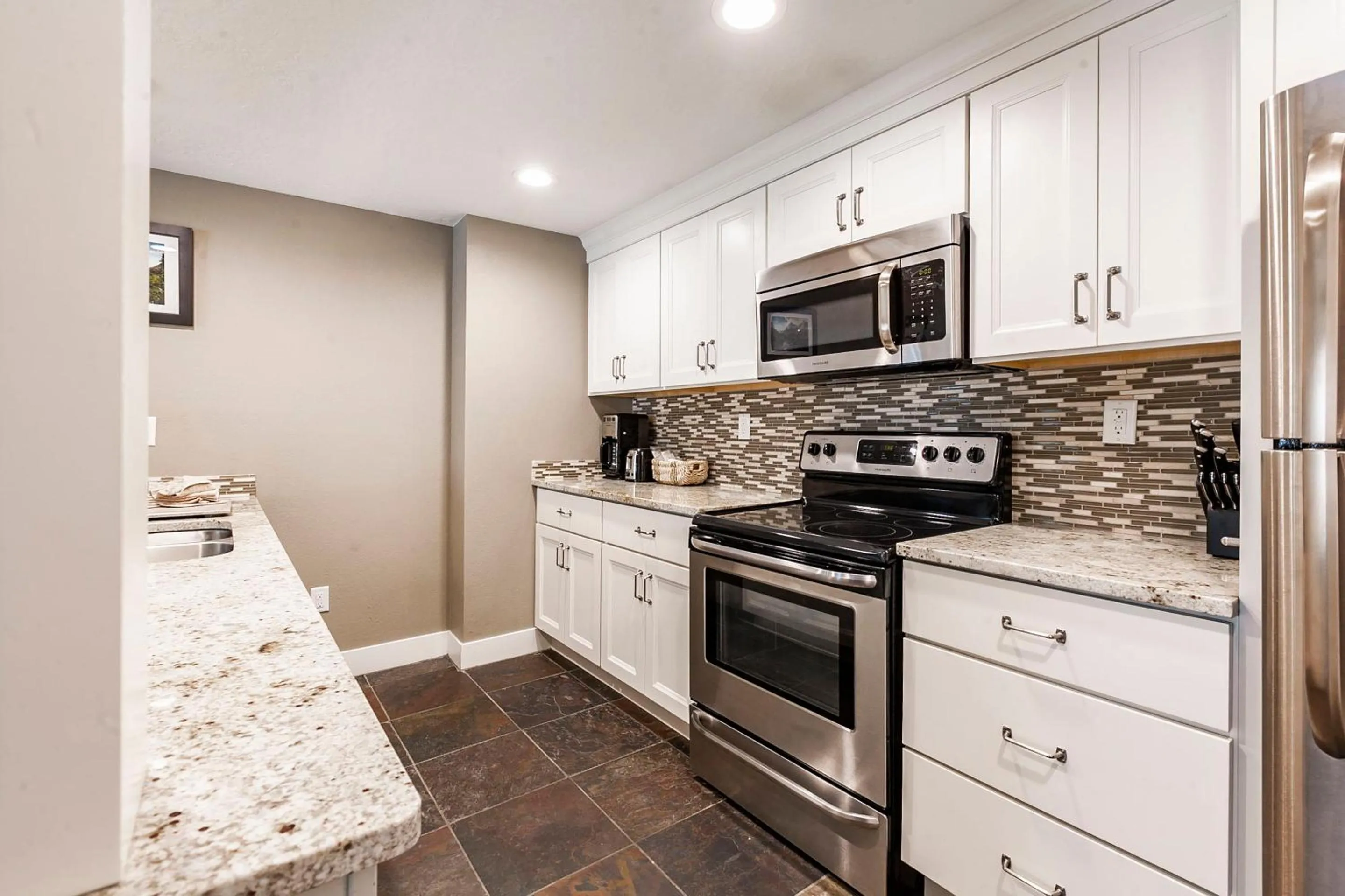 Kitchen or kitchenette in Shadow Ridge by All Seasons Resort Lodging