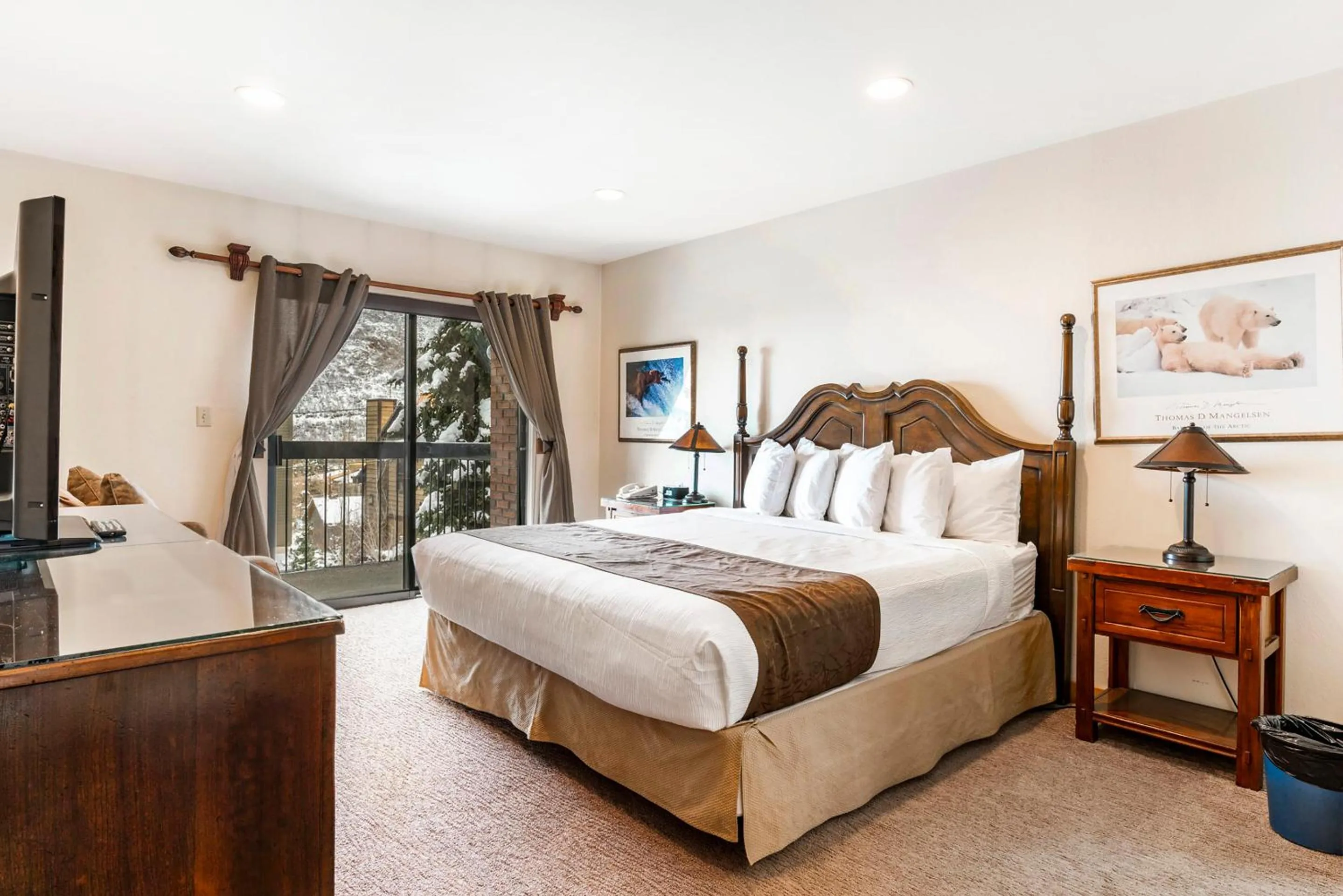 Bed in Shadow Ridge by All Seasons Resort Lodging