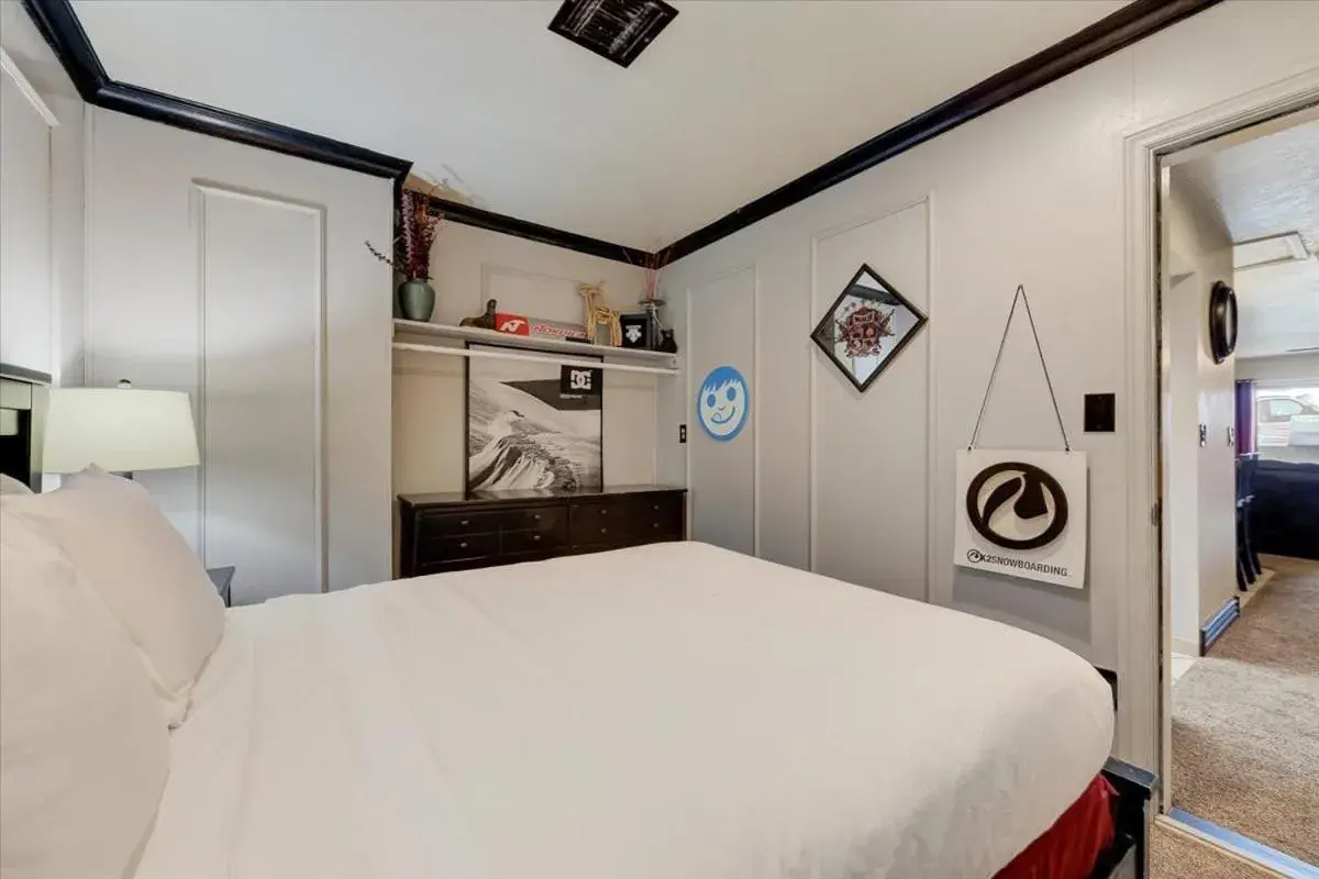 Bedroom, Bed in Shadow Ridge by All Seasons Resort Lodging Bedroom, Bed in Shadow Ridge by All Seasons Resort Lodging