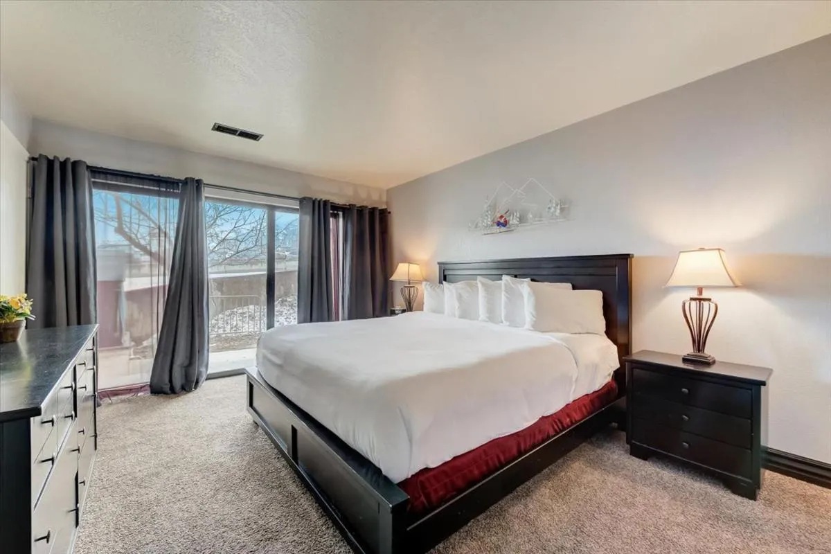 Bedroom, Bed in Shadow Ridge by All Seasons Resort Lodging