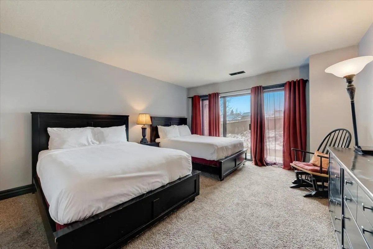 Bedroom, Bed in Shadow Ridge by All Seasons Resort Lodging