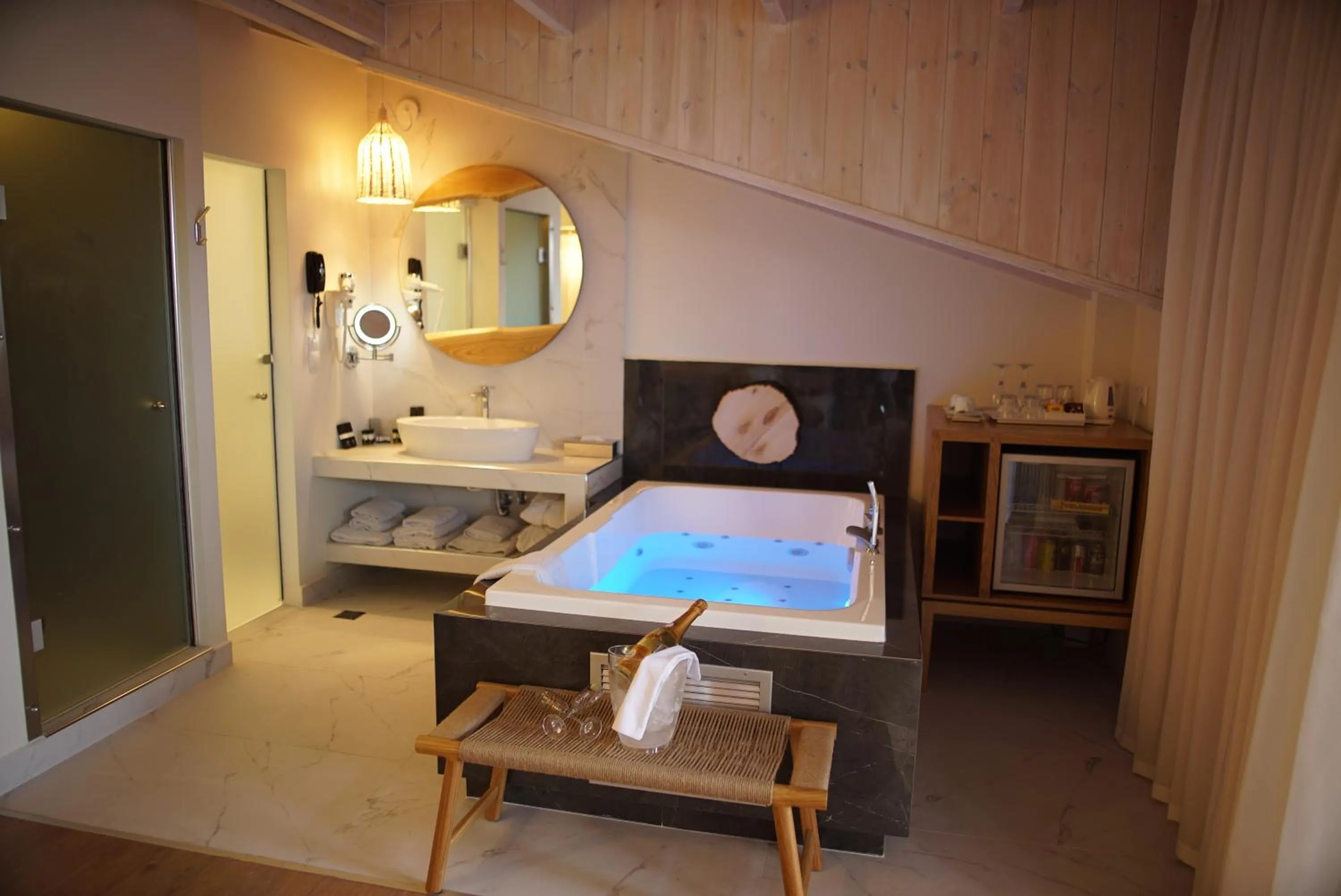 Bathroom, Bed in Litohoro Olympus Resort Villas & Spa