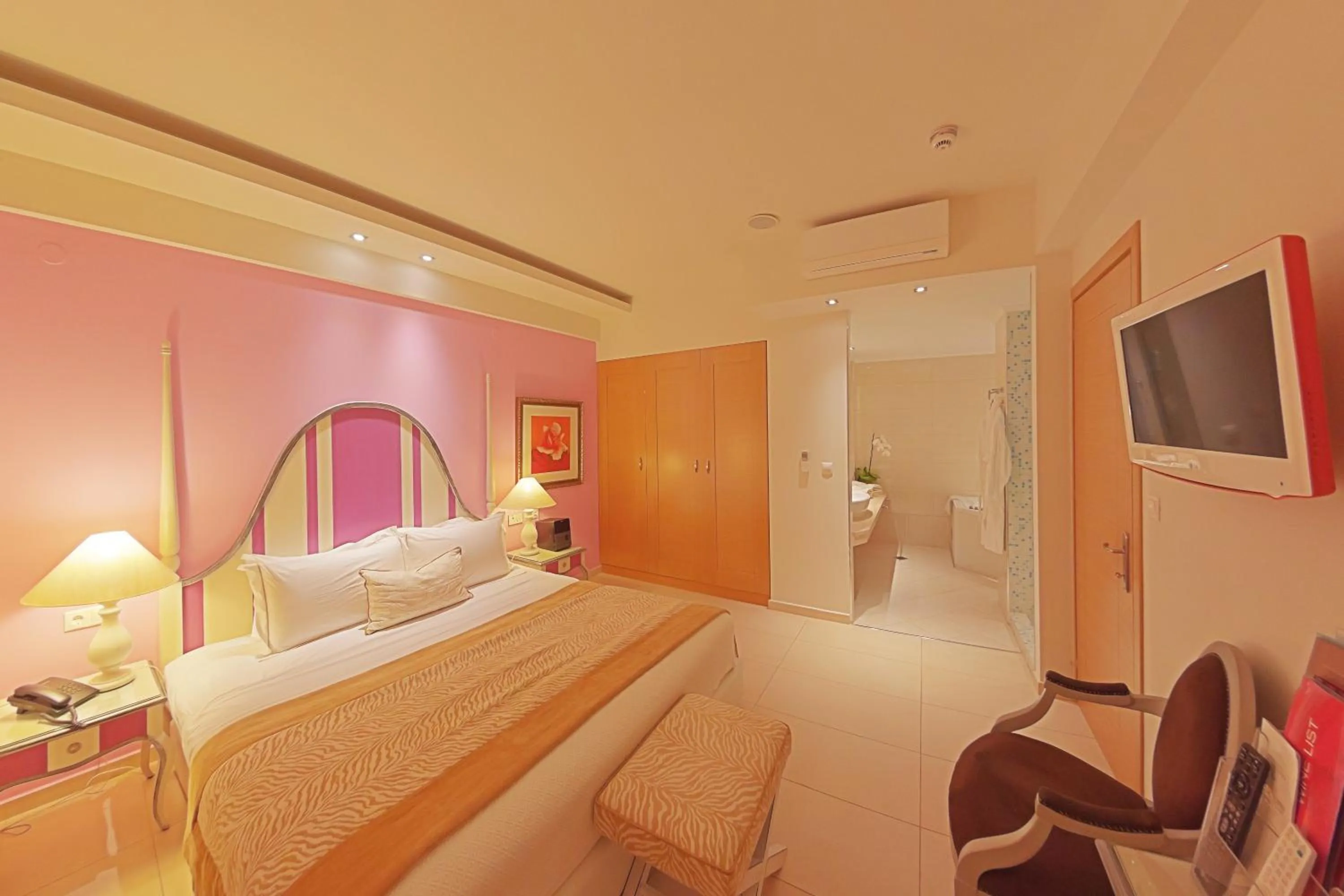 Photo of the whole room, Bed in Litohoro Olympus Resort Villas & Spa