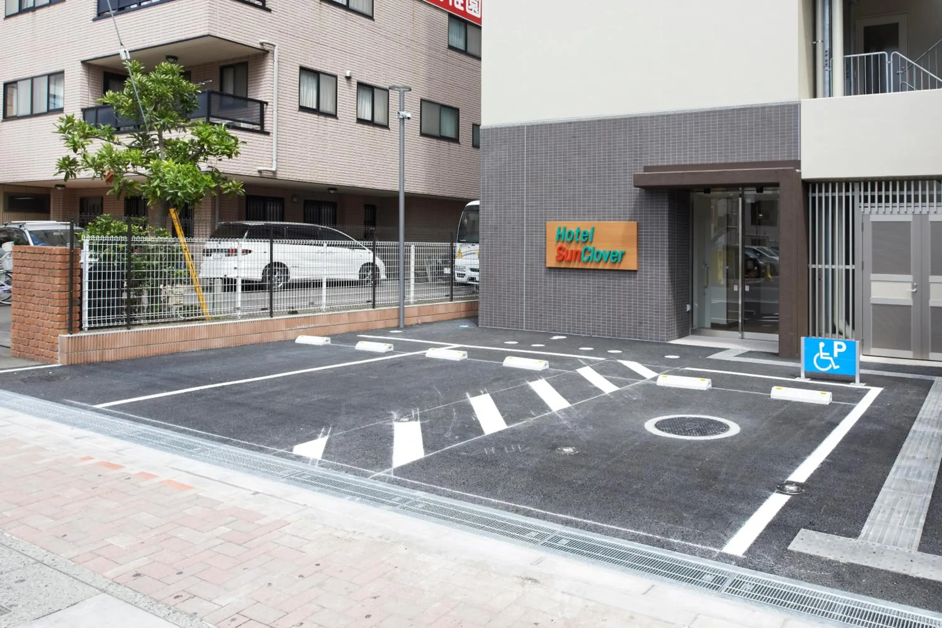 Facade/entrance in Hotel Sun Clover Koshigaya Eki mae Facade/entrance in Hotel Sun Clover Koshigaya Eki mae