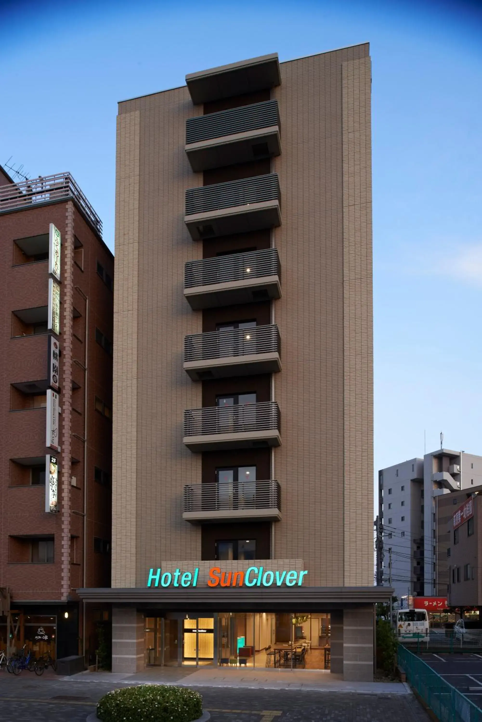 Facade/entrance in Hotel Sun Clover Koshigaya Eki mae Facade/entrance in Hotel Sun Clover Koshigaya Eki mae