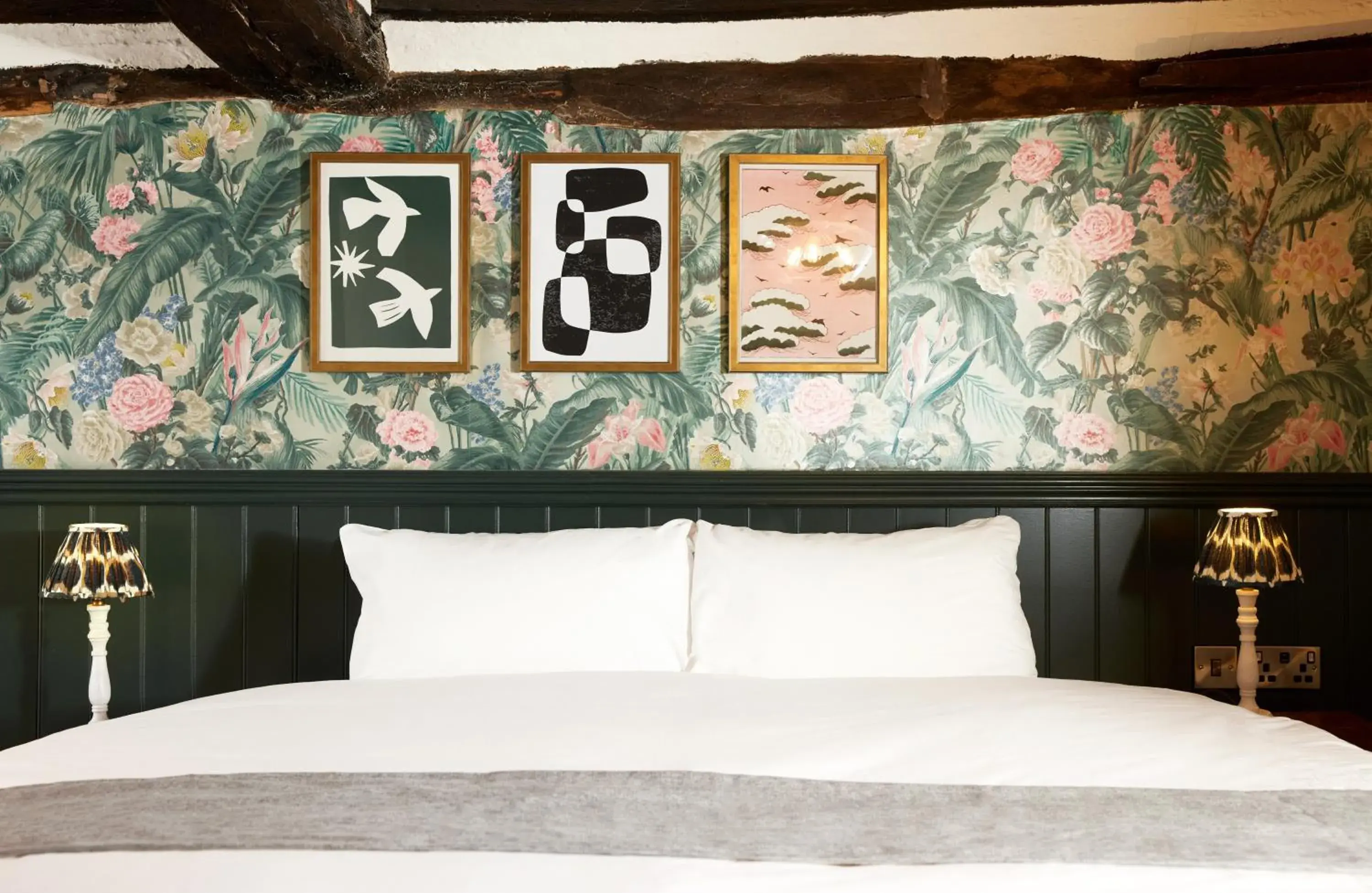 King Room in The White Hart Inn by Greene King Inns King Room in The White Hart Inn by Greene King Inns