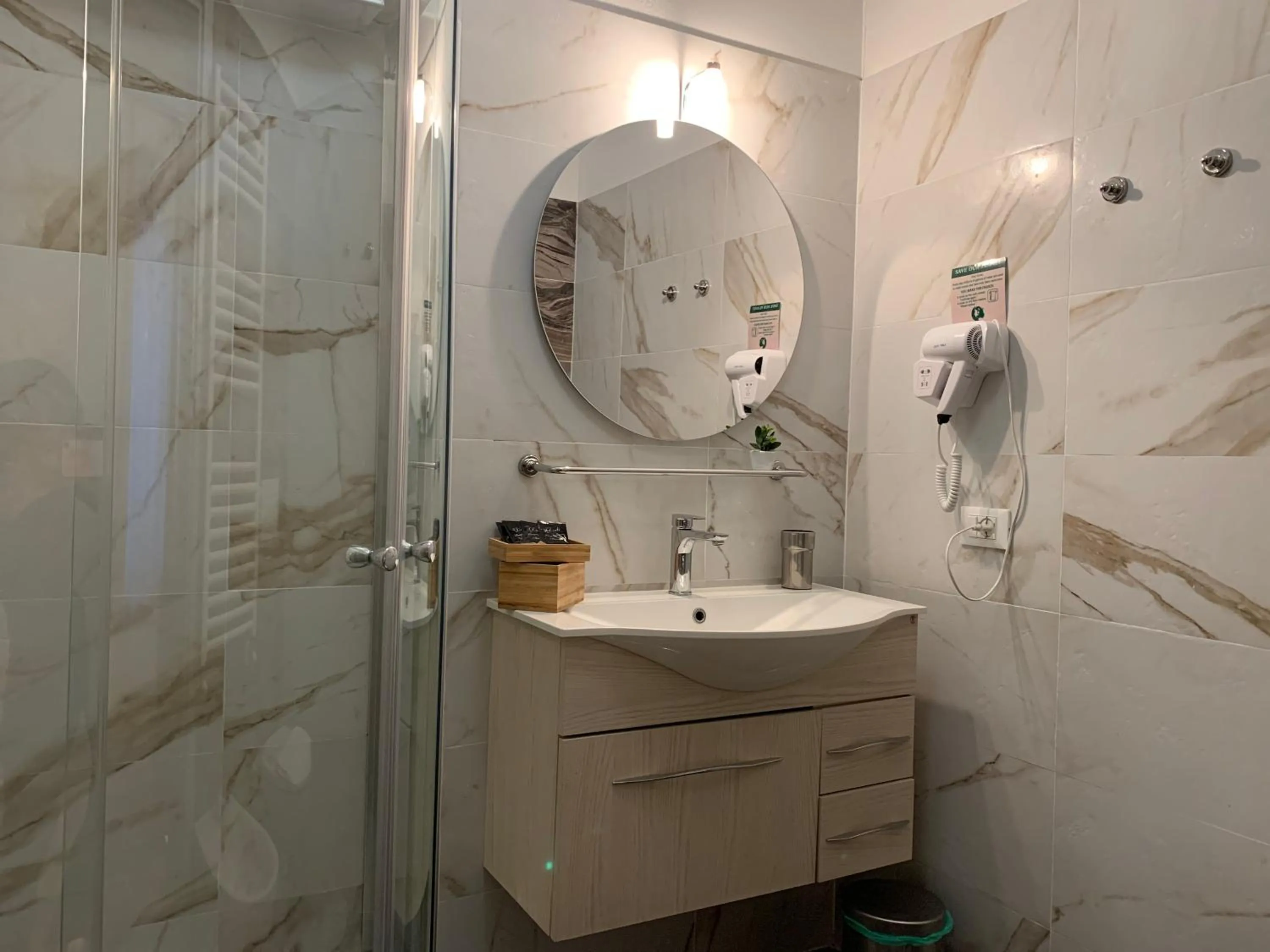 Bathroom in Affittacamere LevantoMare