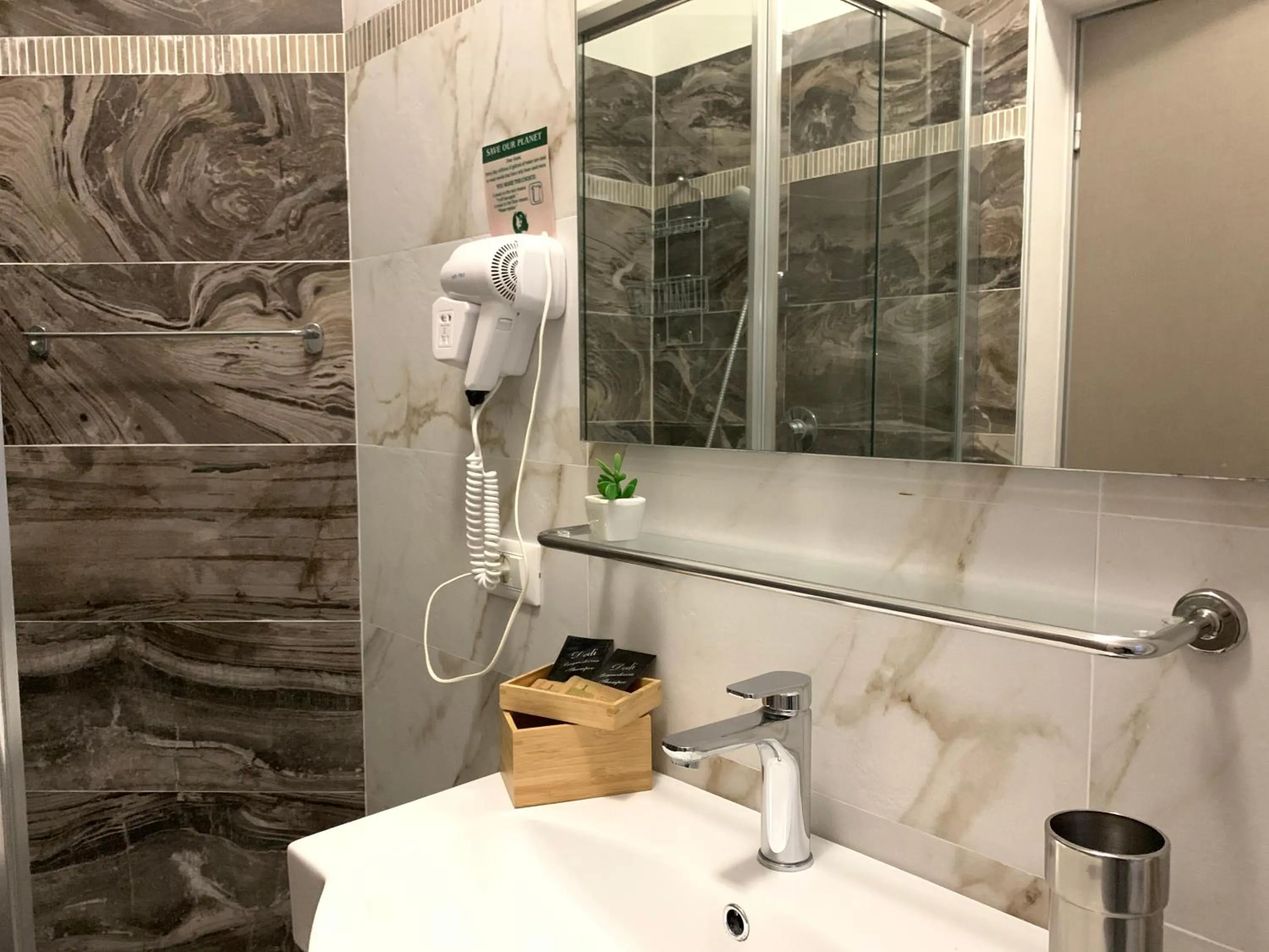 Bathroom in Affittacamere LevantoMare