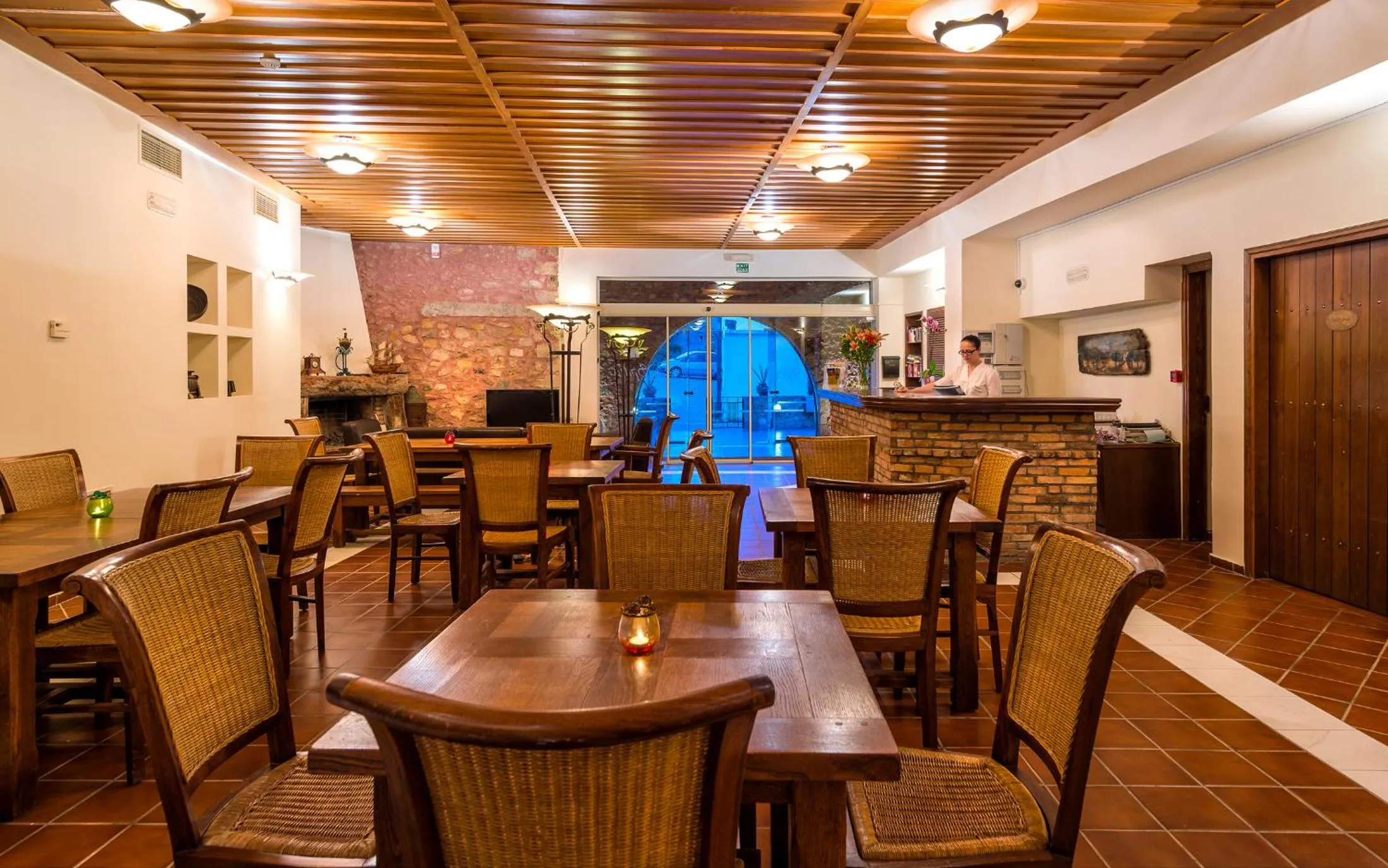 Restaurant/places to eat in Spilia Village Hotel & Villas