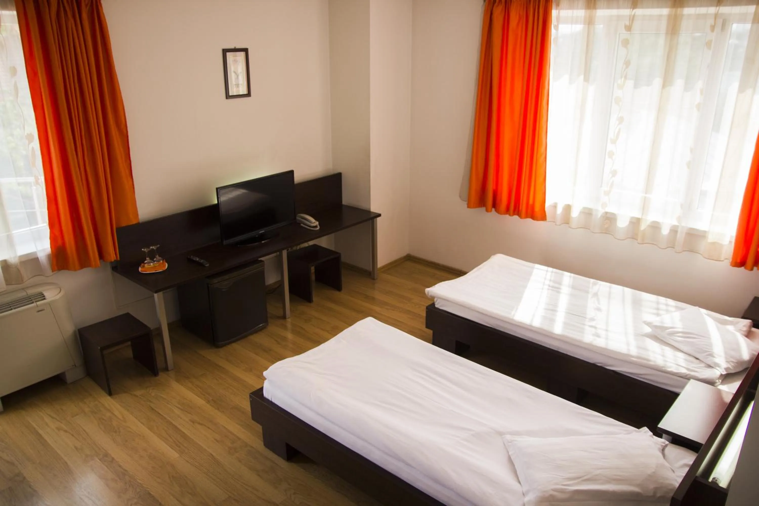 Photo of the whole room, Bed in Villa Grande