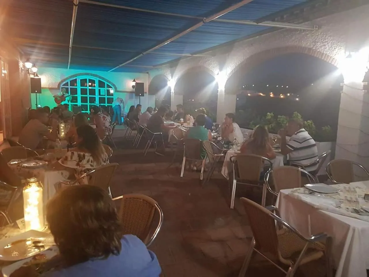 Restaurant/places to eat in Hotel Salambina