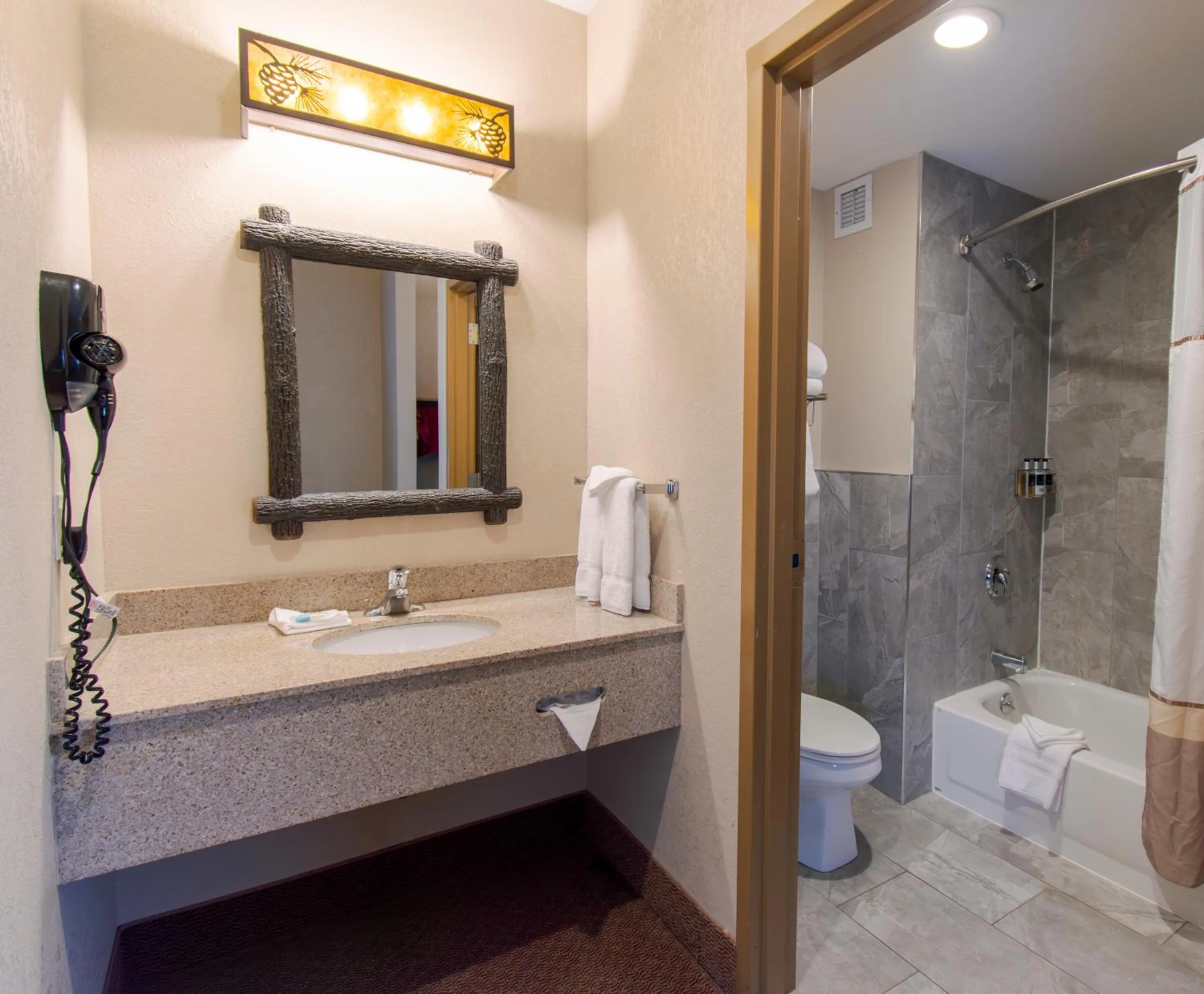 Bathroom in Six Flags Great Escape Lodge & Indoor Waterpark