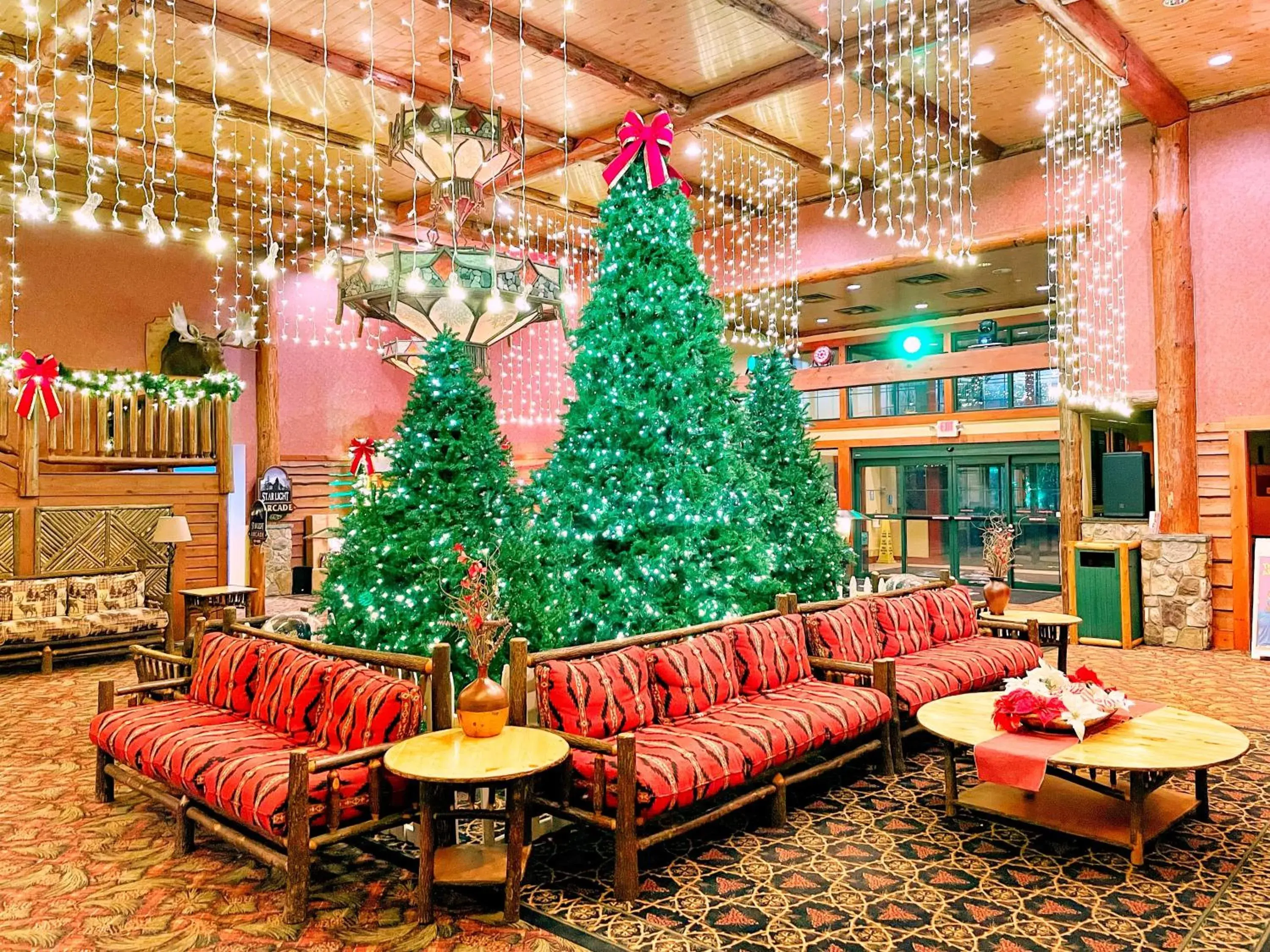 Lobby or reception in Six Flags Great Escape Lodge & Indoor Waterpark Lobby or reception in Six Flags Great Escape Lodge & Indoor Waterpark