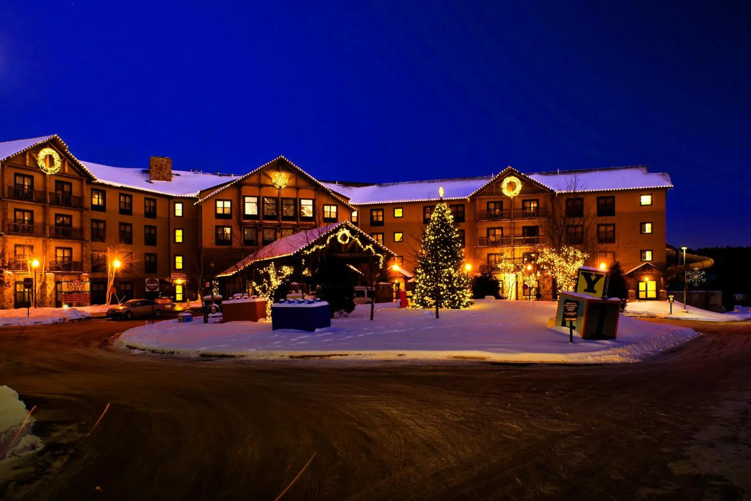 Property building in Six Flags Great Escape Lodge & Indoor Waterpark Property building in Six Flags Great Escape Lodge & Indoor Waterpark