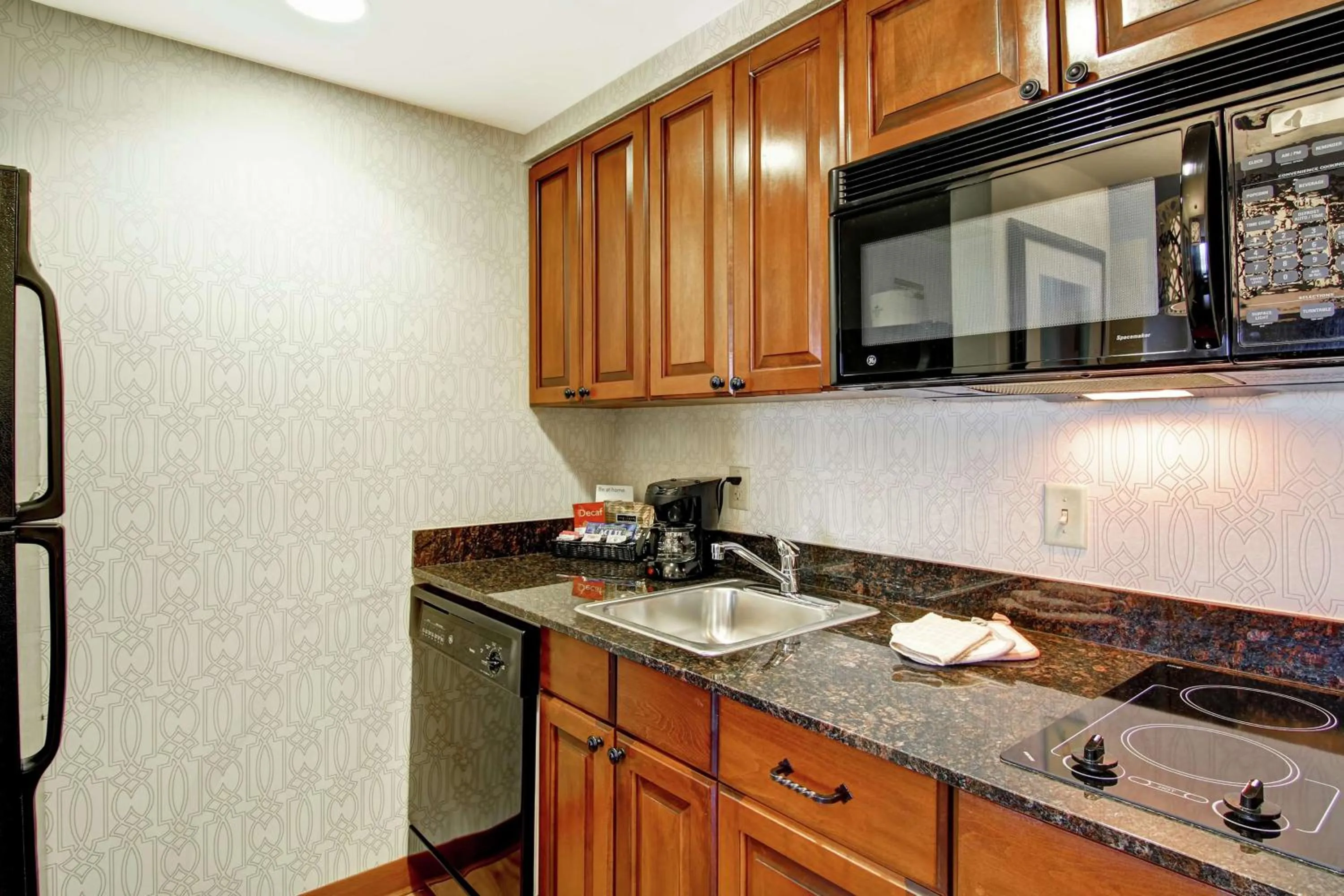 Kitchen or kitchenette in Homewood Suites by Hilton Bentonville-Rogers