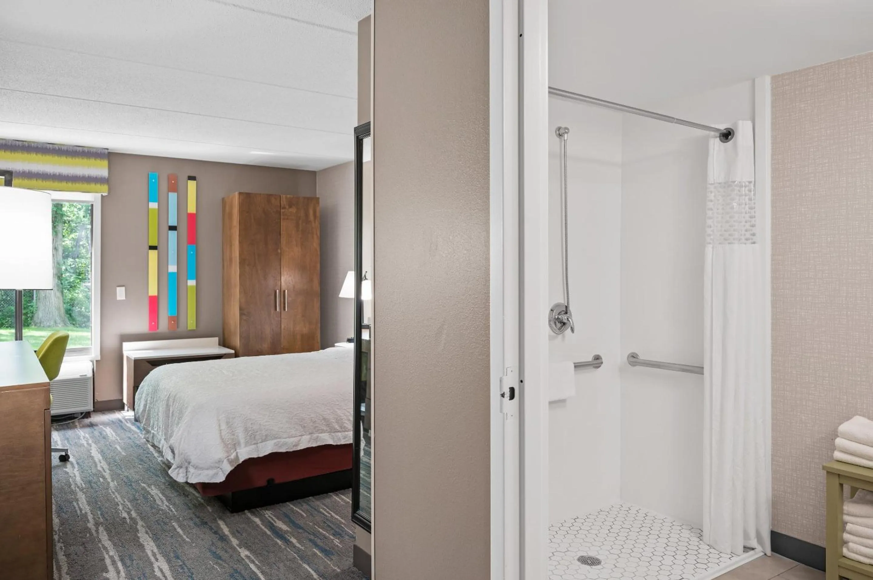 Guests, Bed in Hampton Inn Cleveland-Westlake