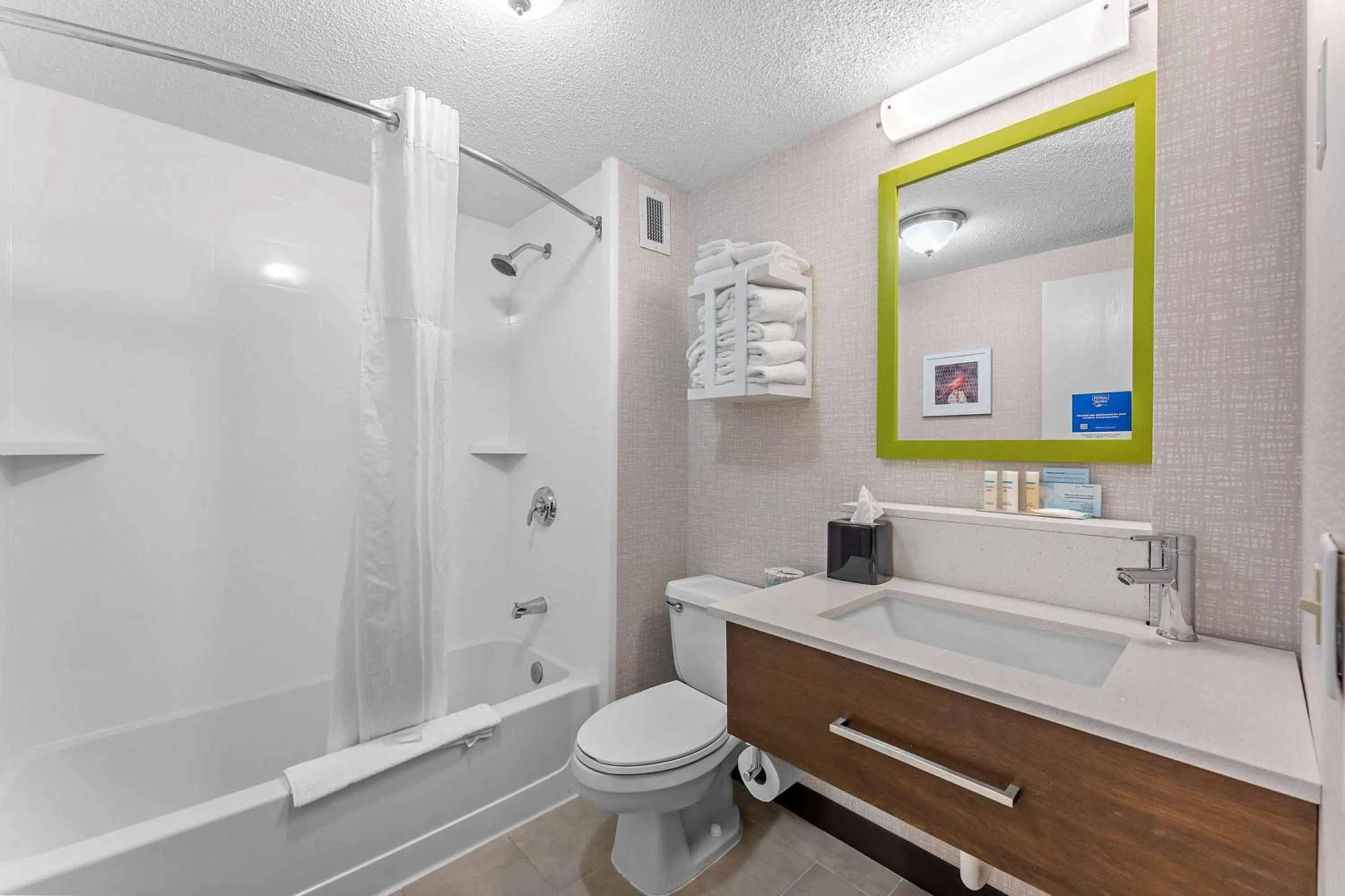 Bathroom in Hampton Inn Cleveland-Westlake