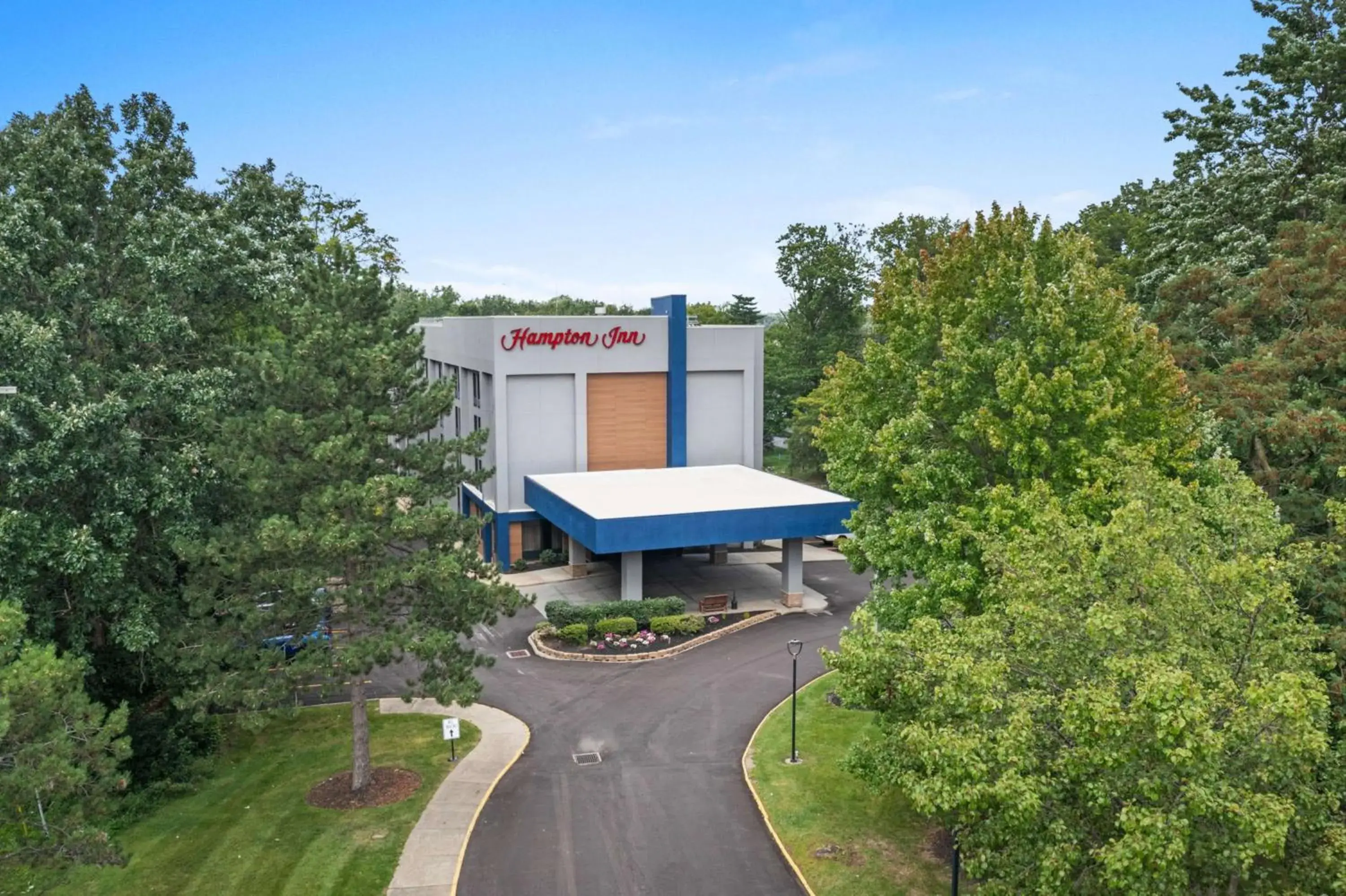 Property building in Hampton Inn Cleveland-Westlake Property building in Hampton Inn Cleveland-Westlake