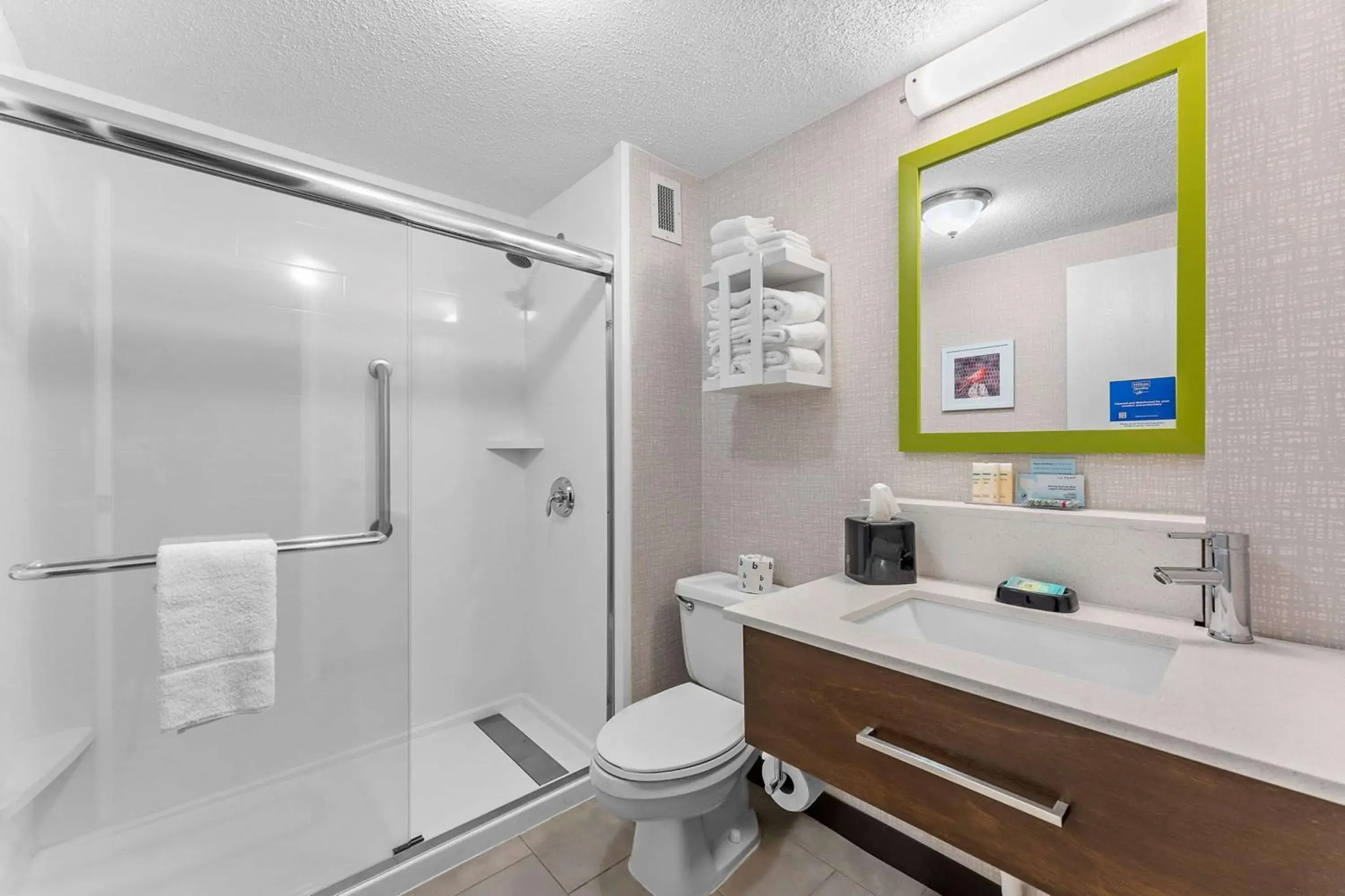 King Room - Non-Smoking in Hampton Inn Cleveland-Westlake King Room - Non-Smoking in Hampton Inn Cleveland-Westlake