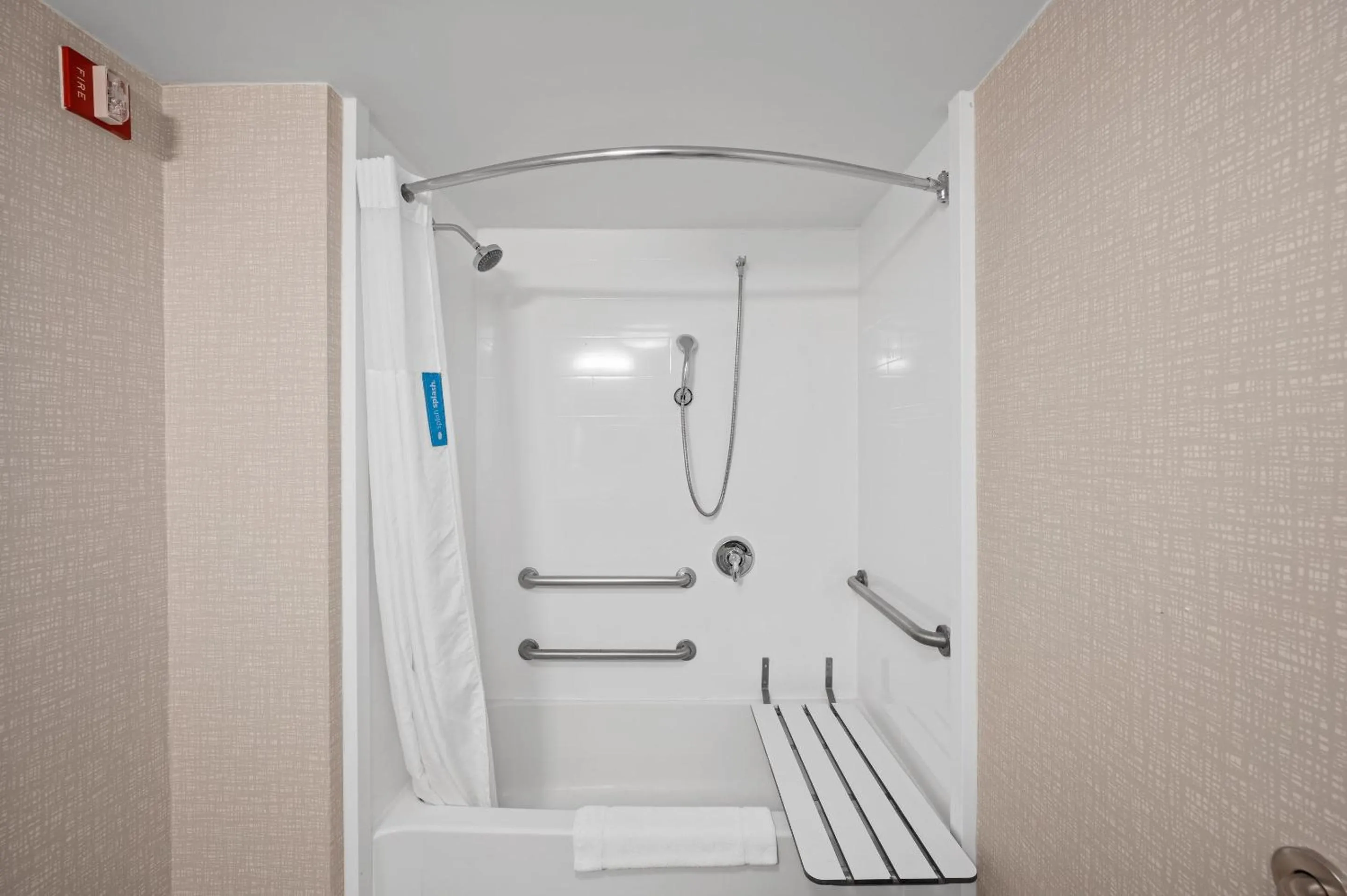 Guests in Hampton Inn Cleveland-Westlake