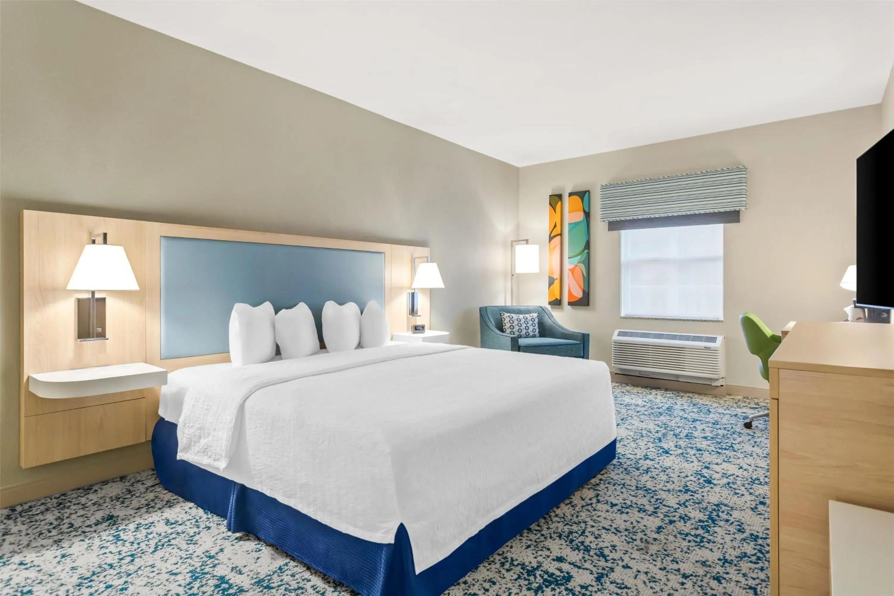 Bed in Hampton Inn & Suites St. Petersburg/Downtown