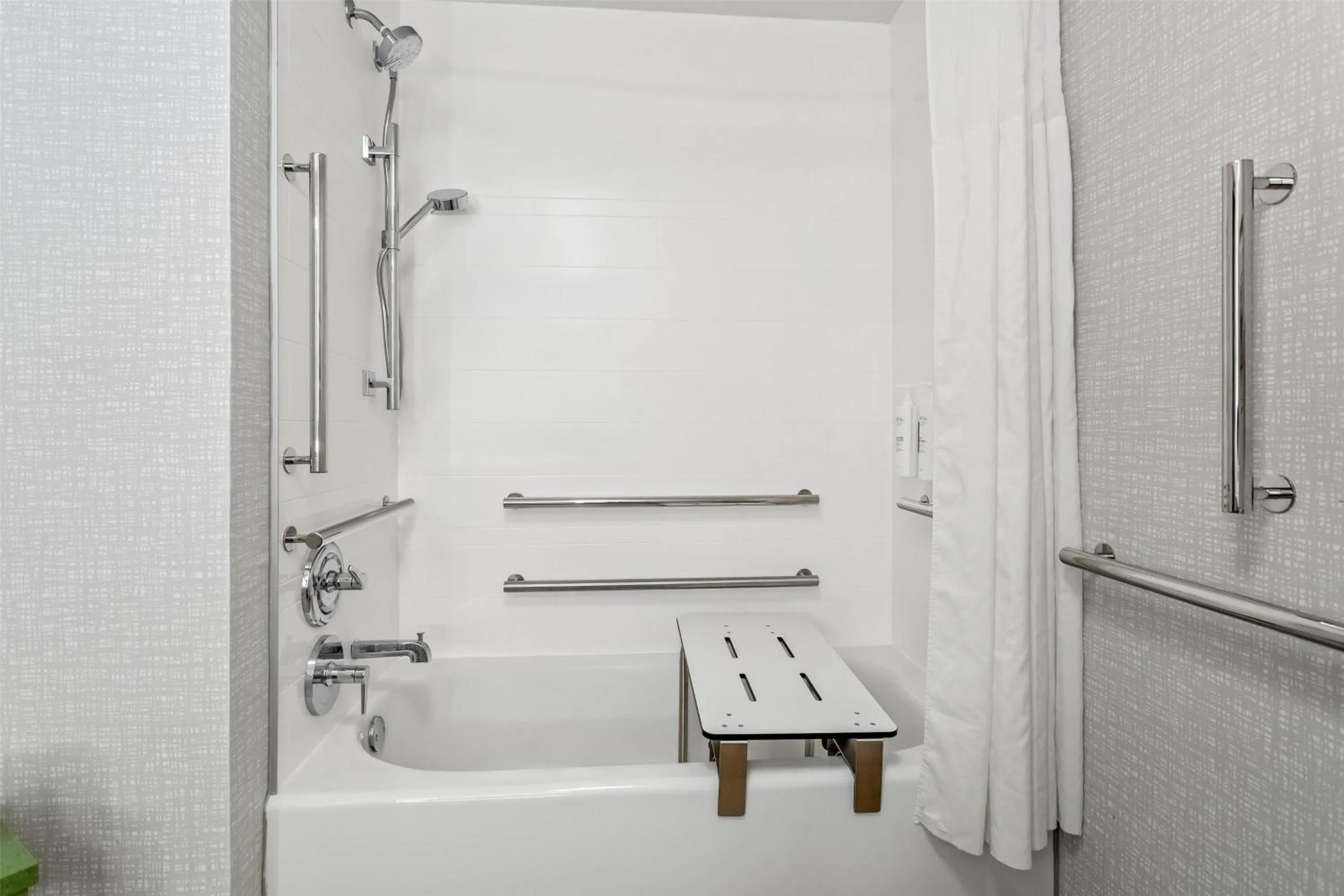 Bathroom in Hampton Inn & Suites St. Petersburg/Downtown