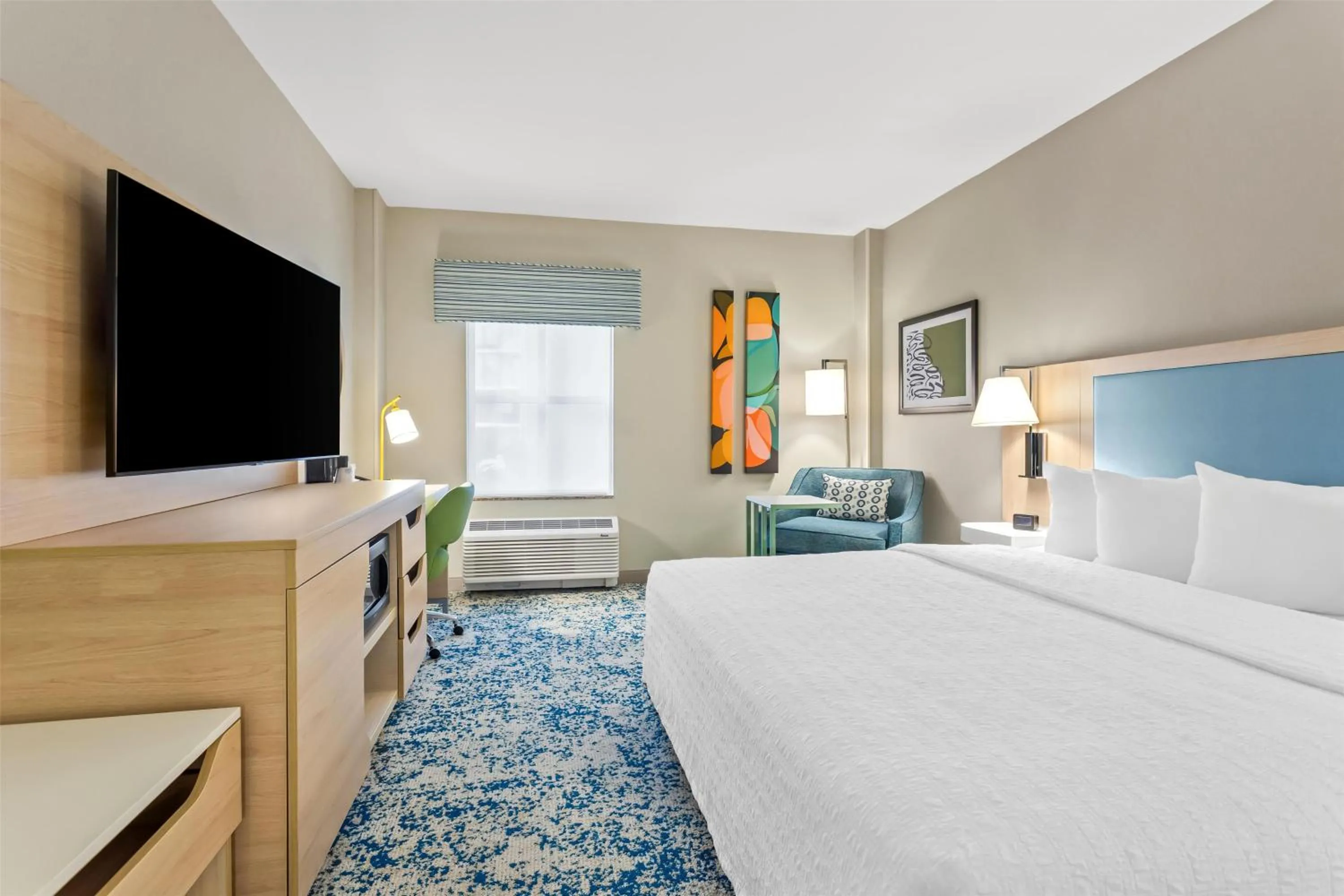 Bed in Hampton Inn & Suites St. Petersburg/Downtown