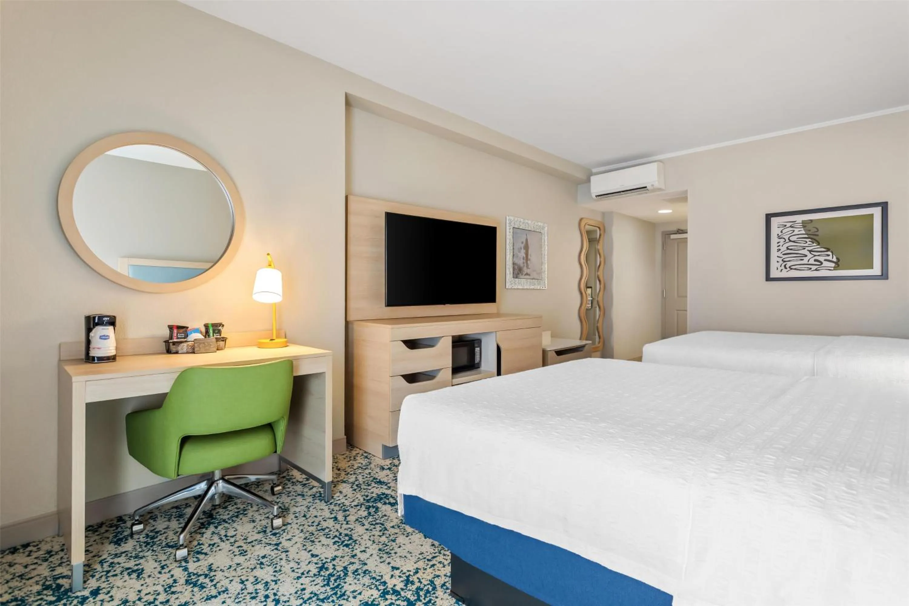 Bed in Hampton Inn & Suites St. Petersburg/Downtown