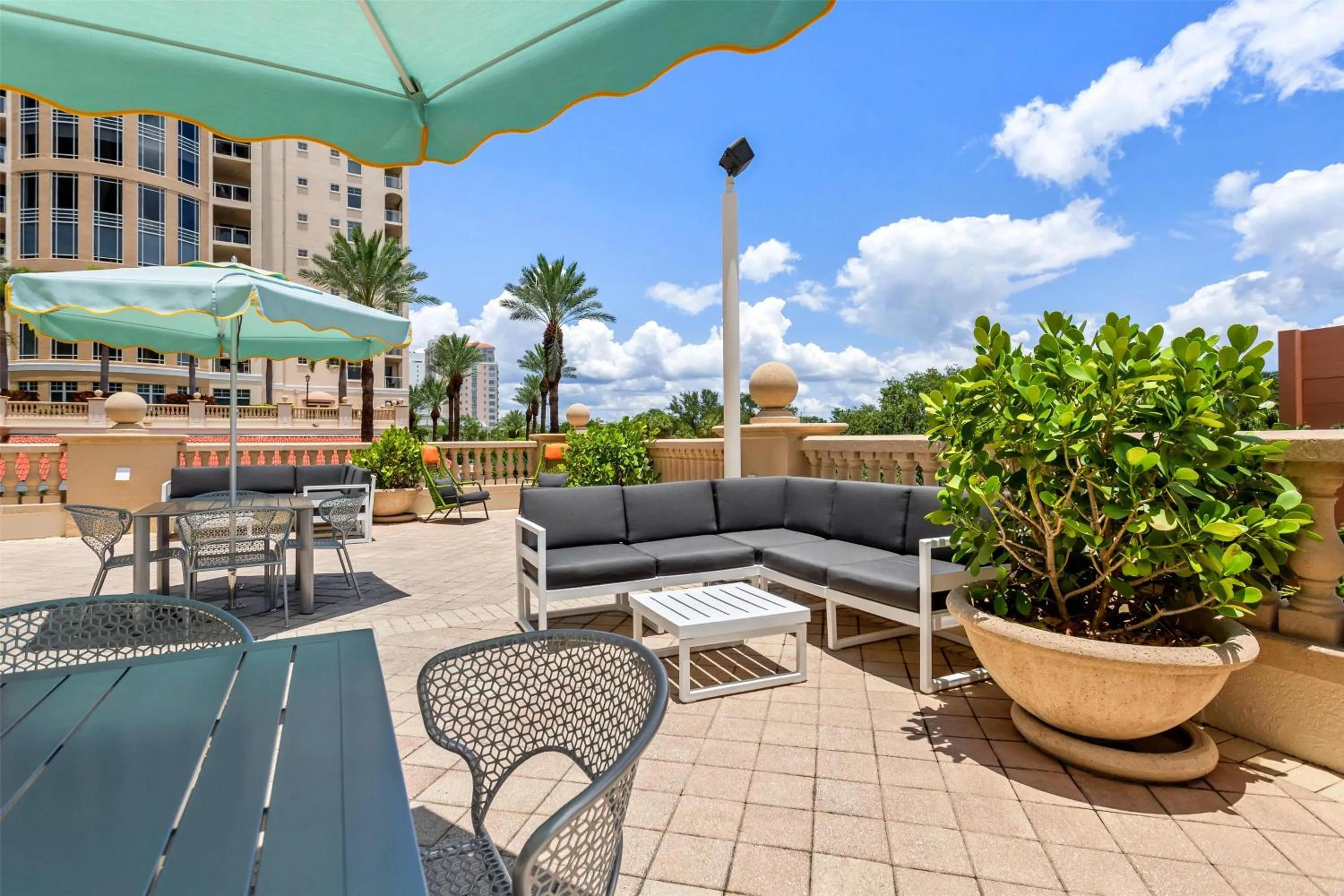 Patio in Hampton Inn & Suites St. Petersburg/Downtown