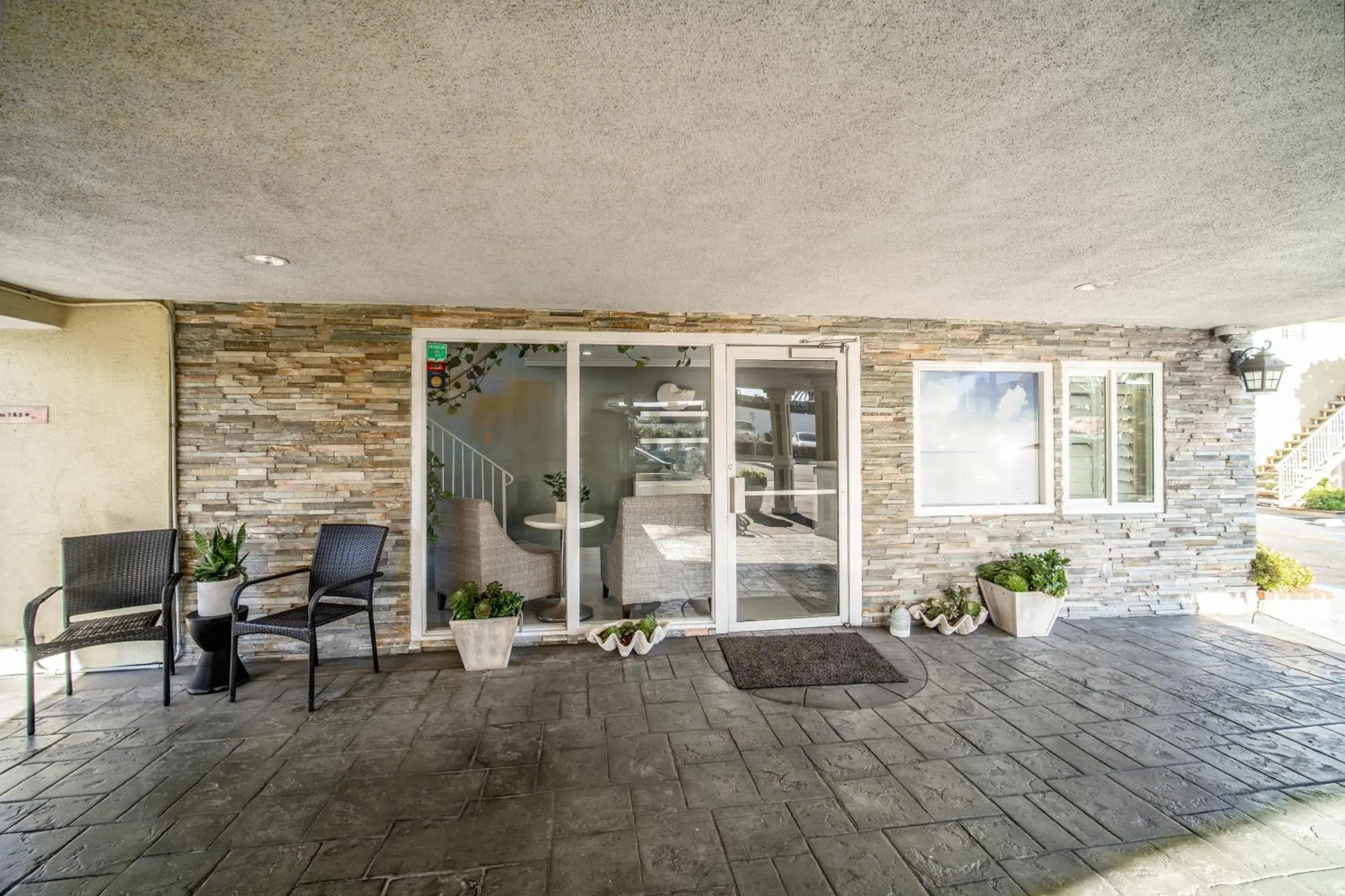 Facade/entrance in Little Inn By The Bay Newport Beach Hotel Facade/entrance in Little Inn By The Bay Newport Beach Hotel