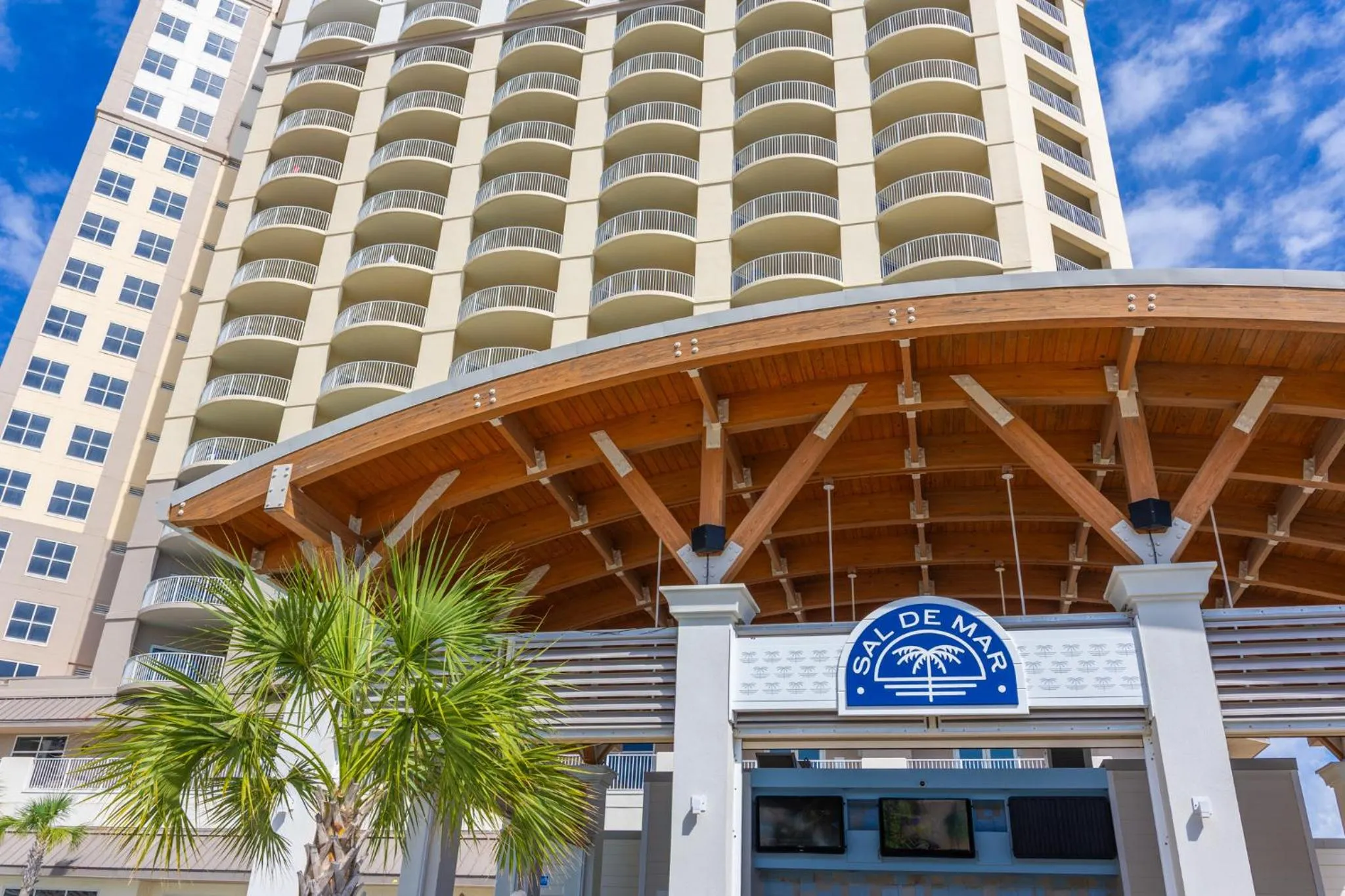Property building in Hilton Pensacola Beach
