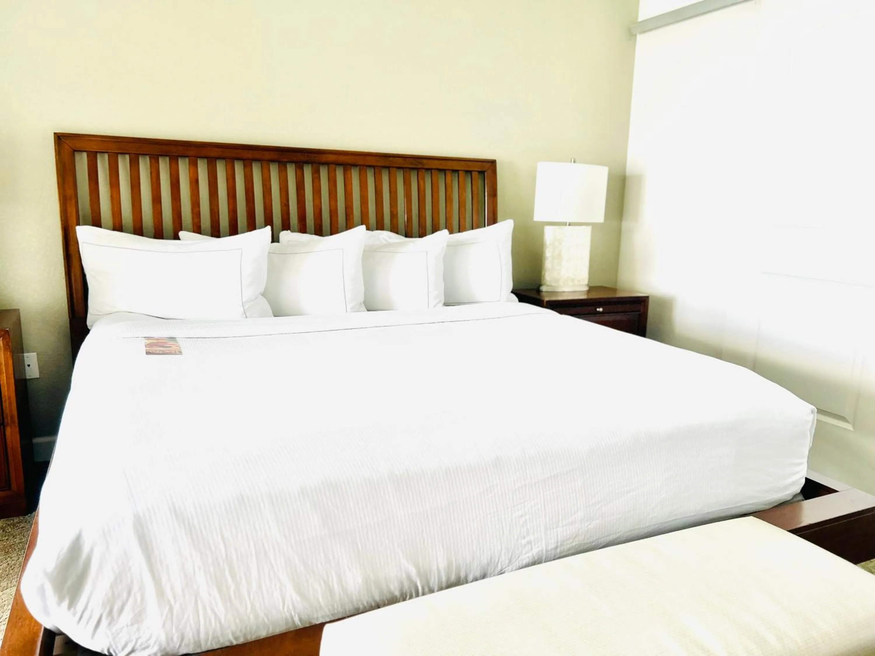 Bed in Hilton Pensacola Beach