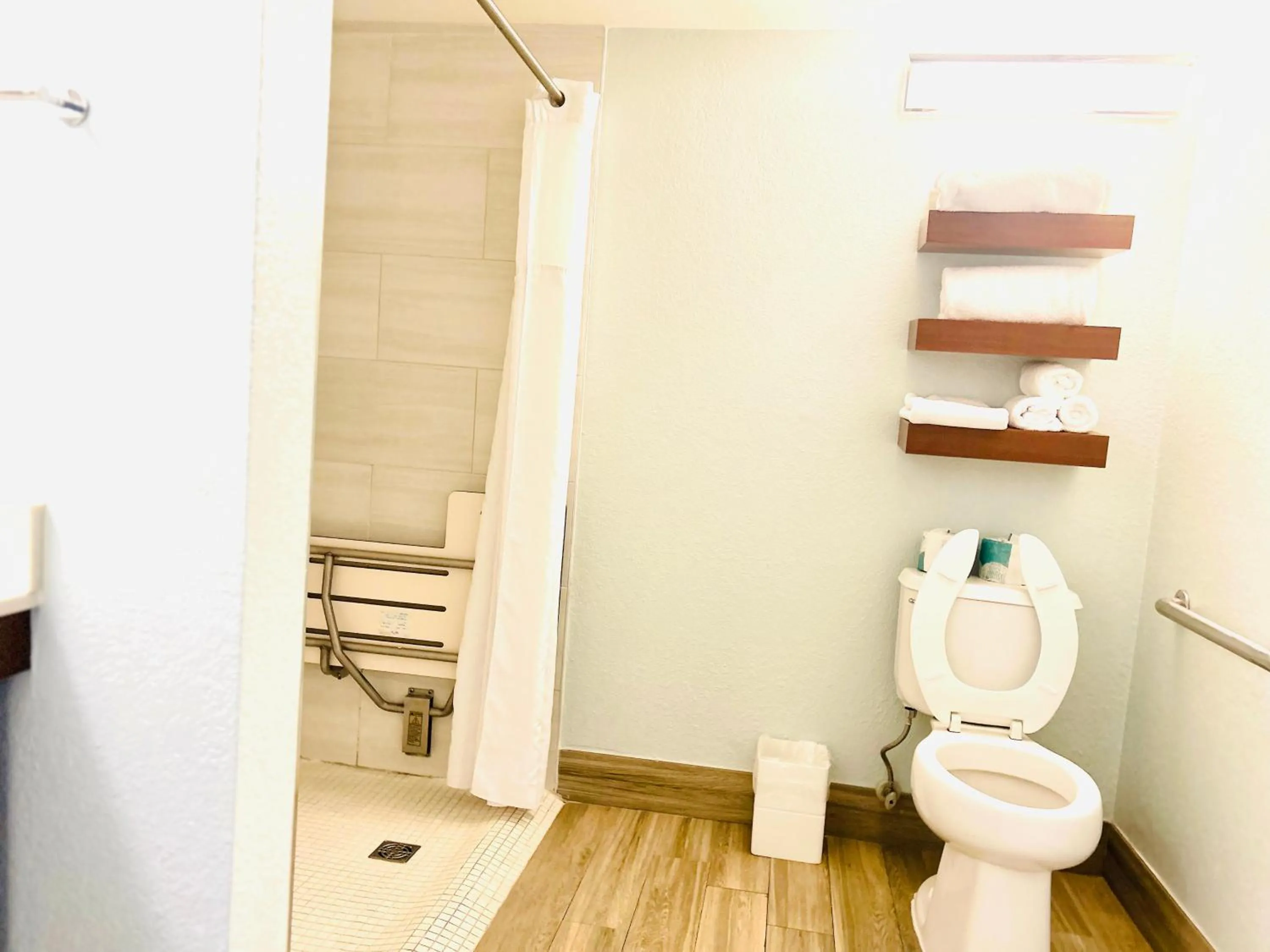 Shower in Hilton Pensacola Beach