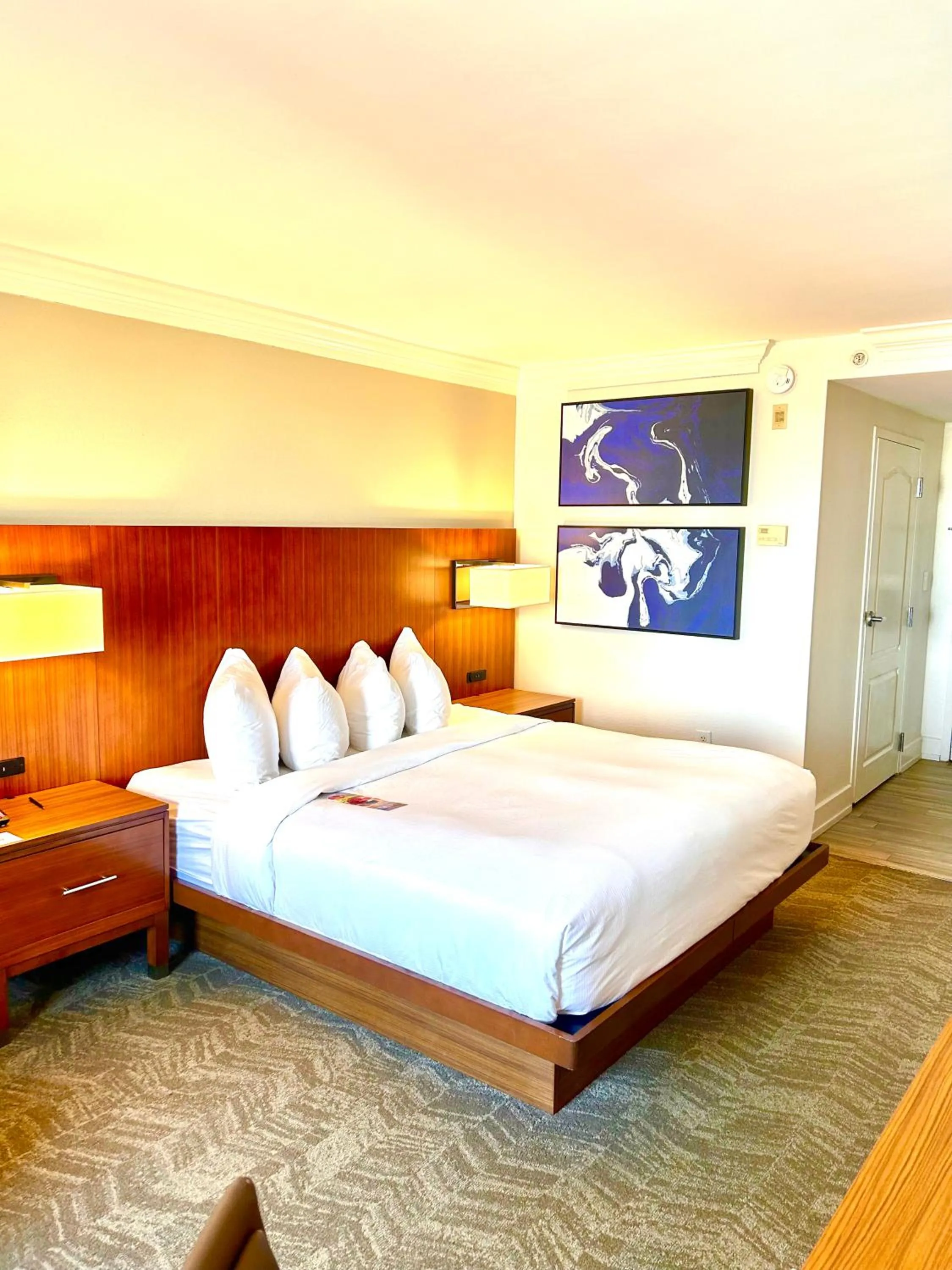 Bed in Hilton Pensacola Beach