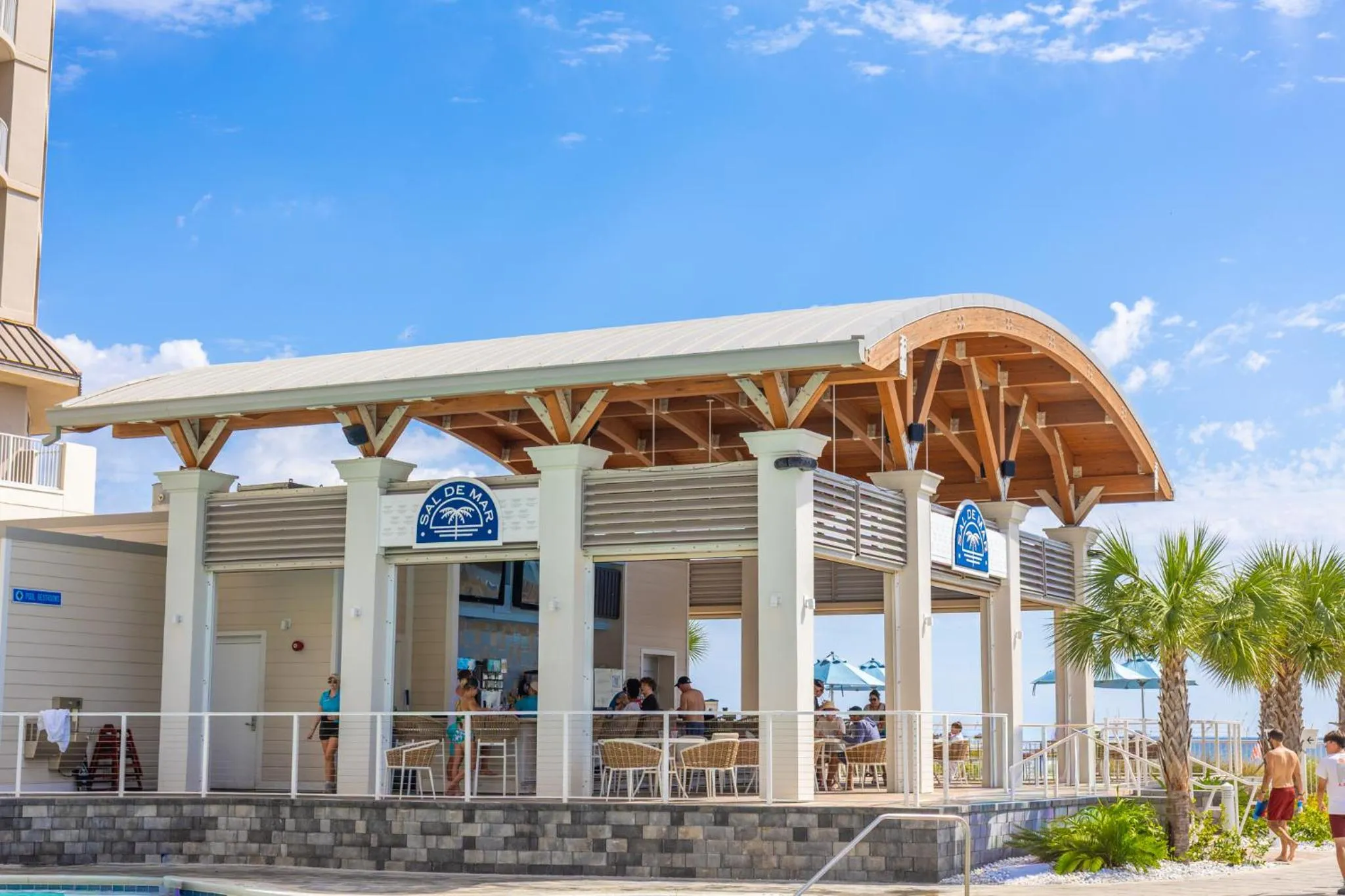 Property building in Hilton Pensacola Beach