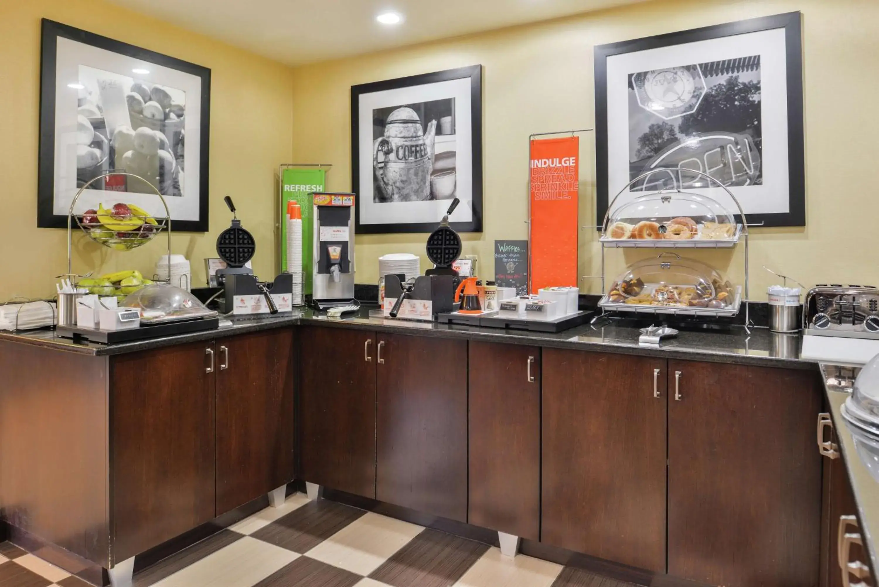 Food and drinks in Hampton Inn Raleigh Clayton I-40 Garner Food and drinks in Hampton Inn Raleigh Clayton I-40 Garner