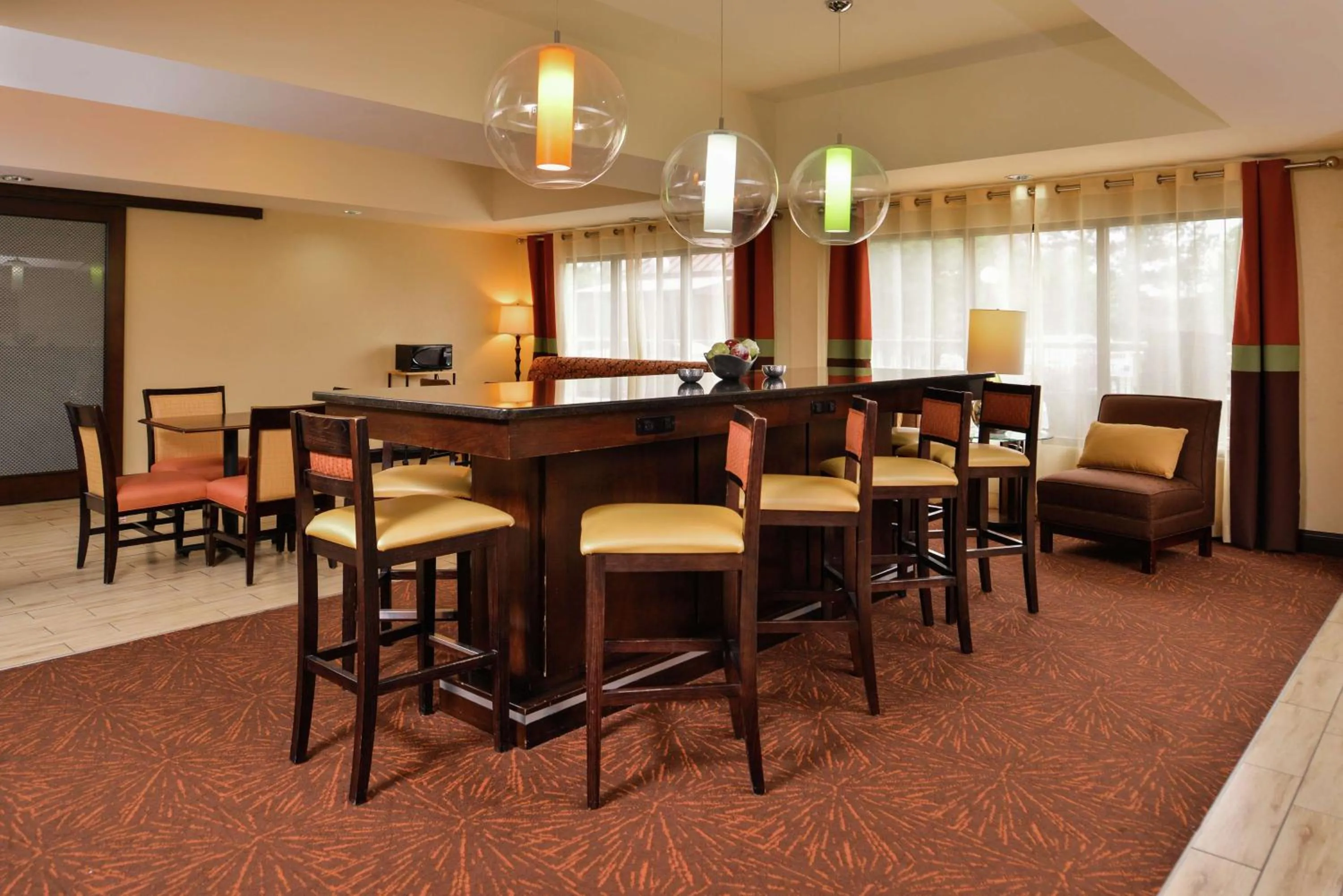 Dining area in Hampton Inn Raleigh Clayton I-40 Garner