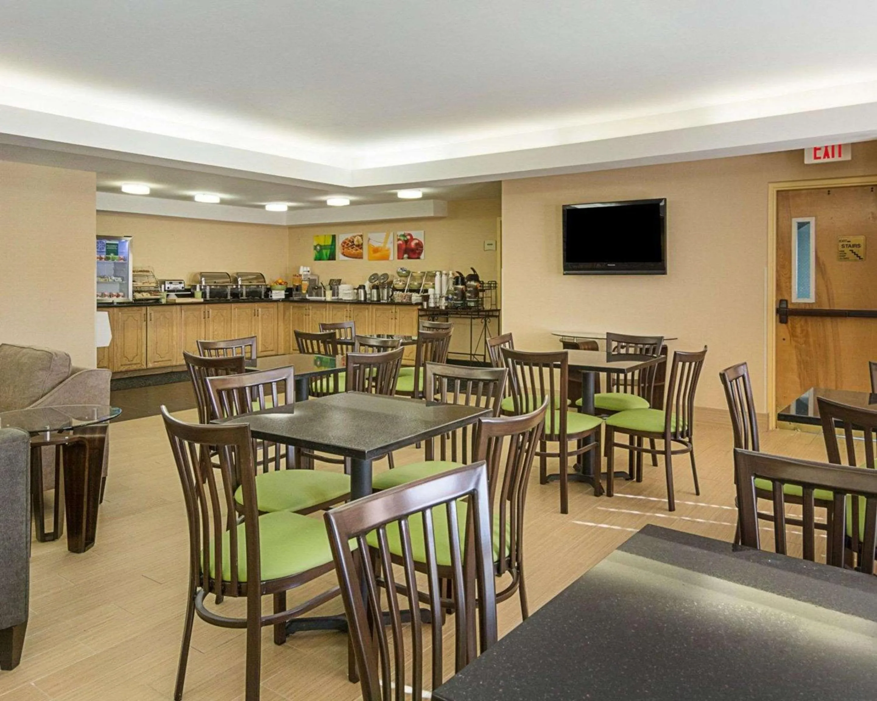 Restaurant/places to eat in Quality Inn Richmond Airport