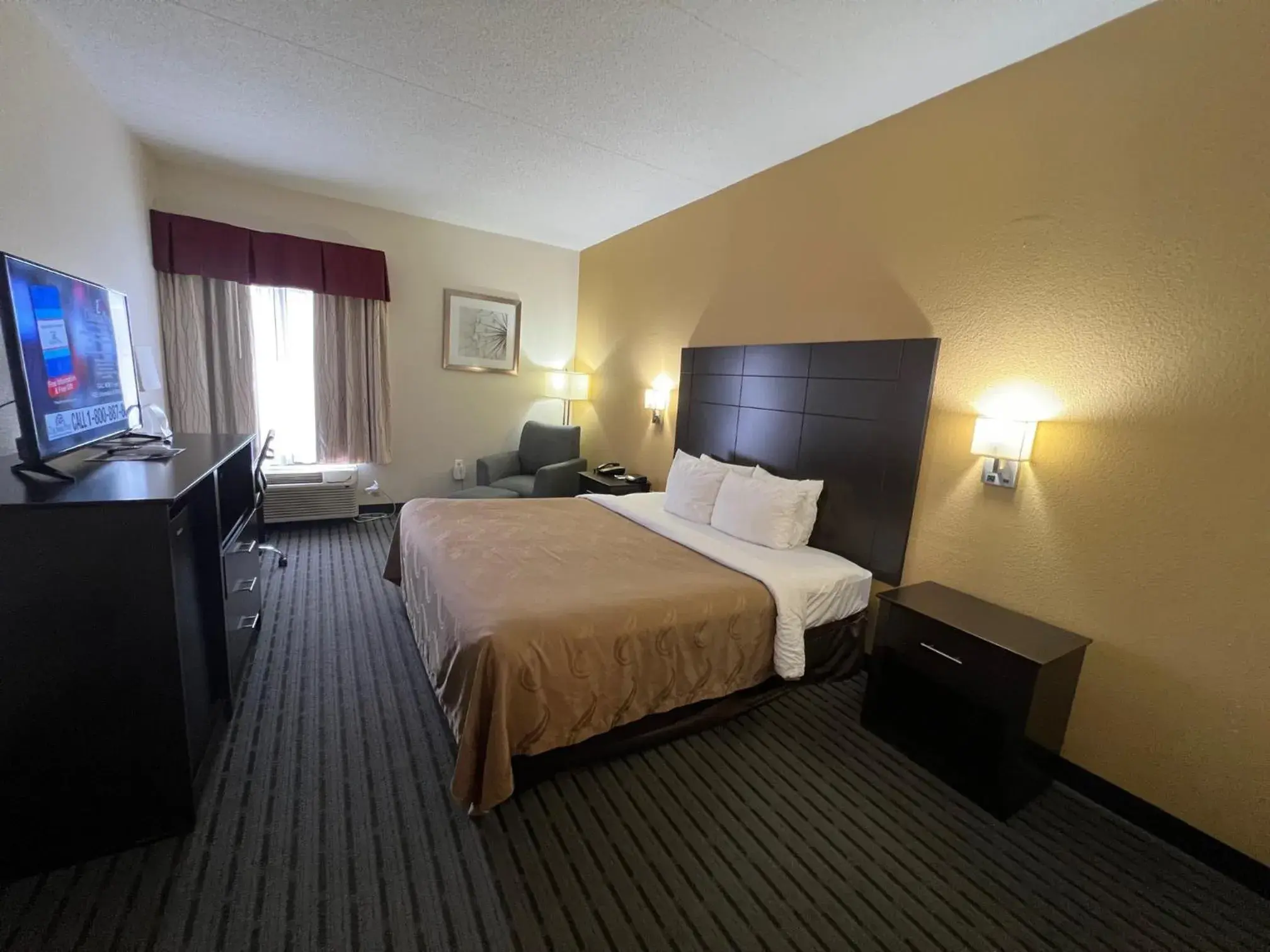 Bed in Quality Inn Richmond Airport Bed in Quality Inn Richmond Airport