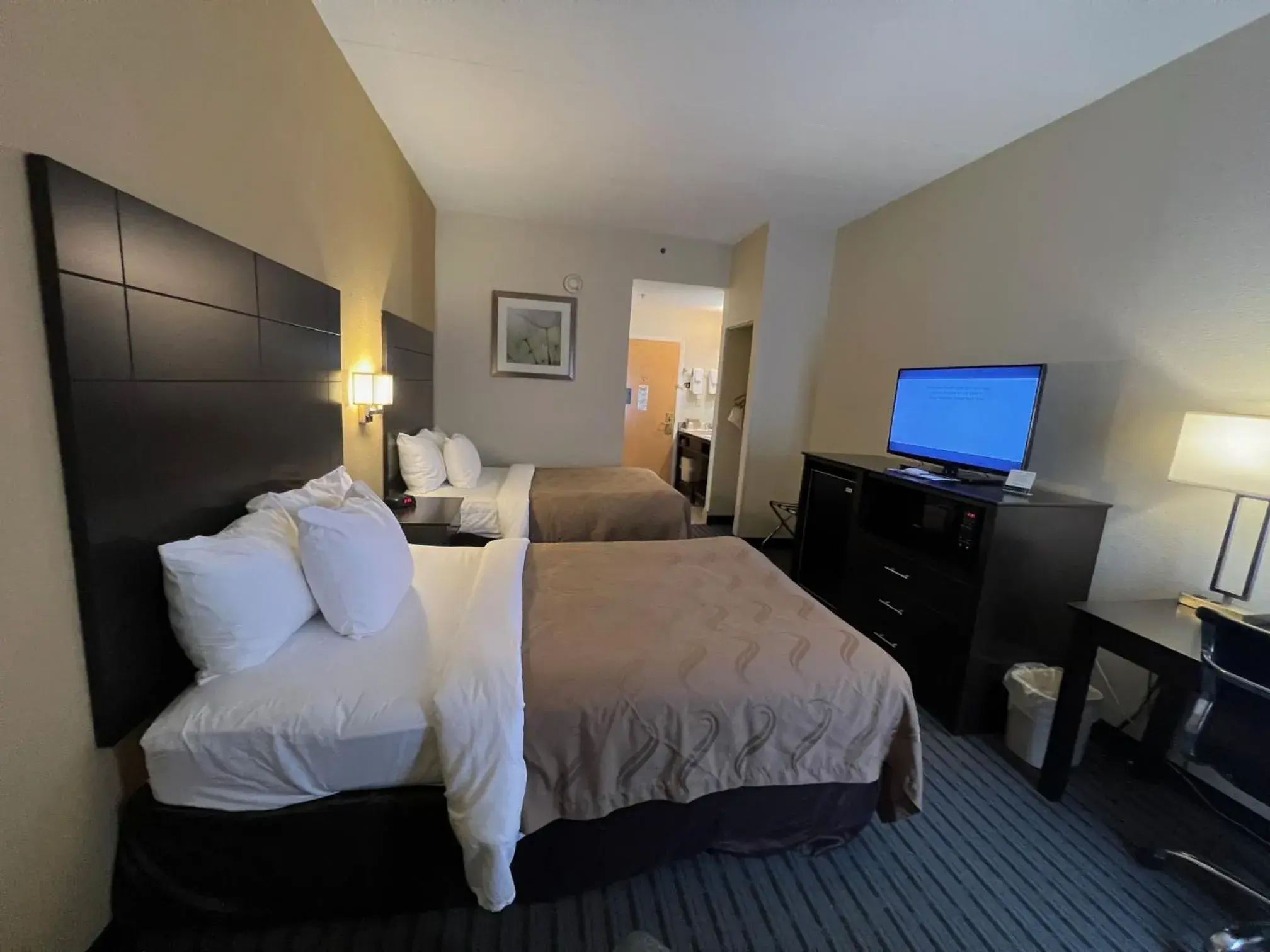 Bed in Quality Inn Richmond Airport Bed in Quality Inn Richmond Airport