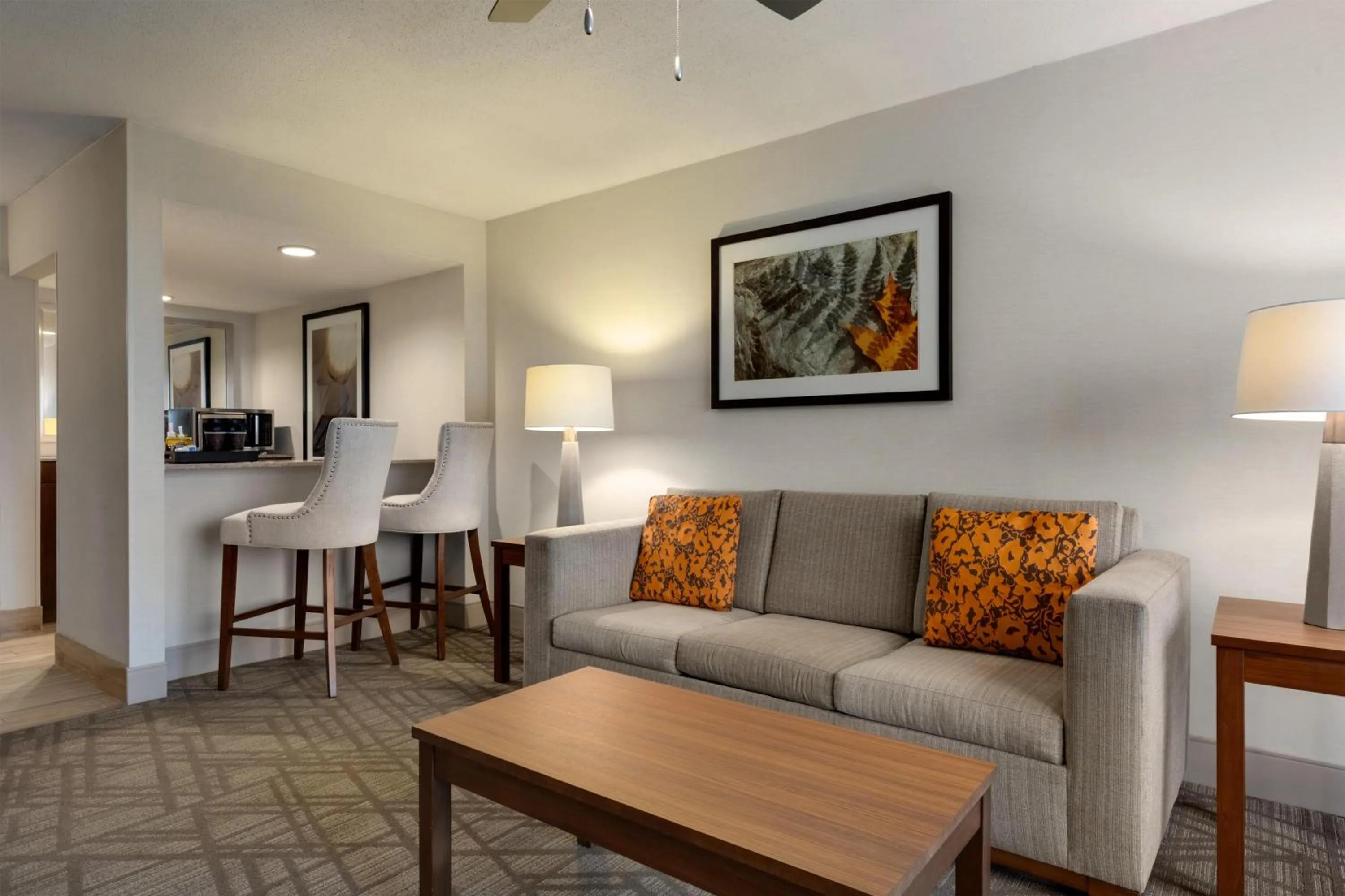 Living room in Hilton Knoxville Airport