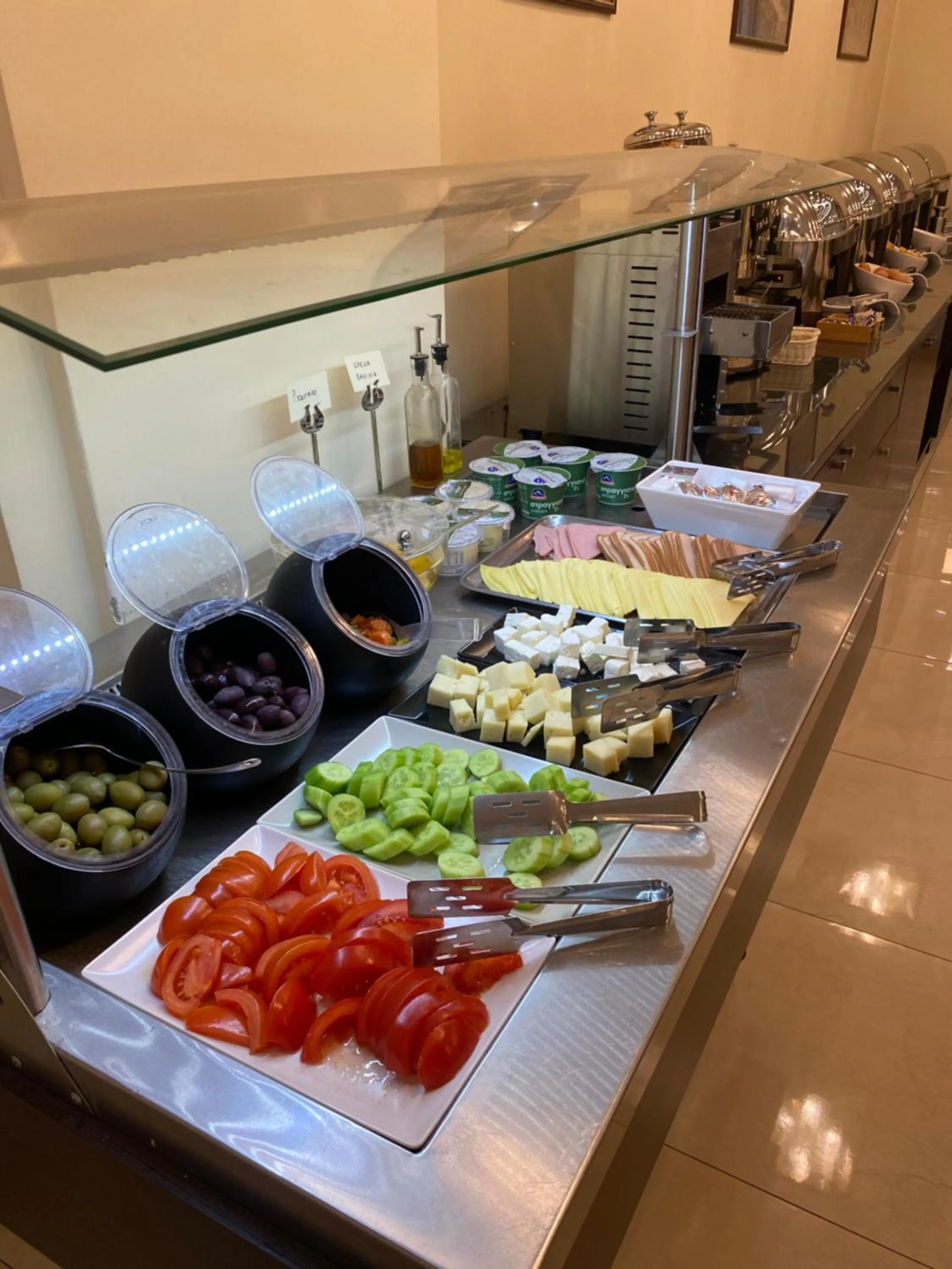 Buffet breakfast in Hotel Padelidaki