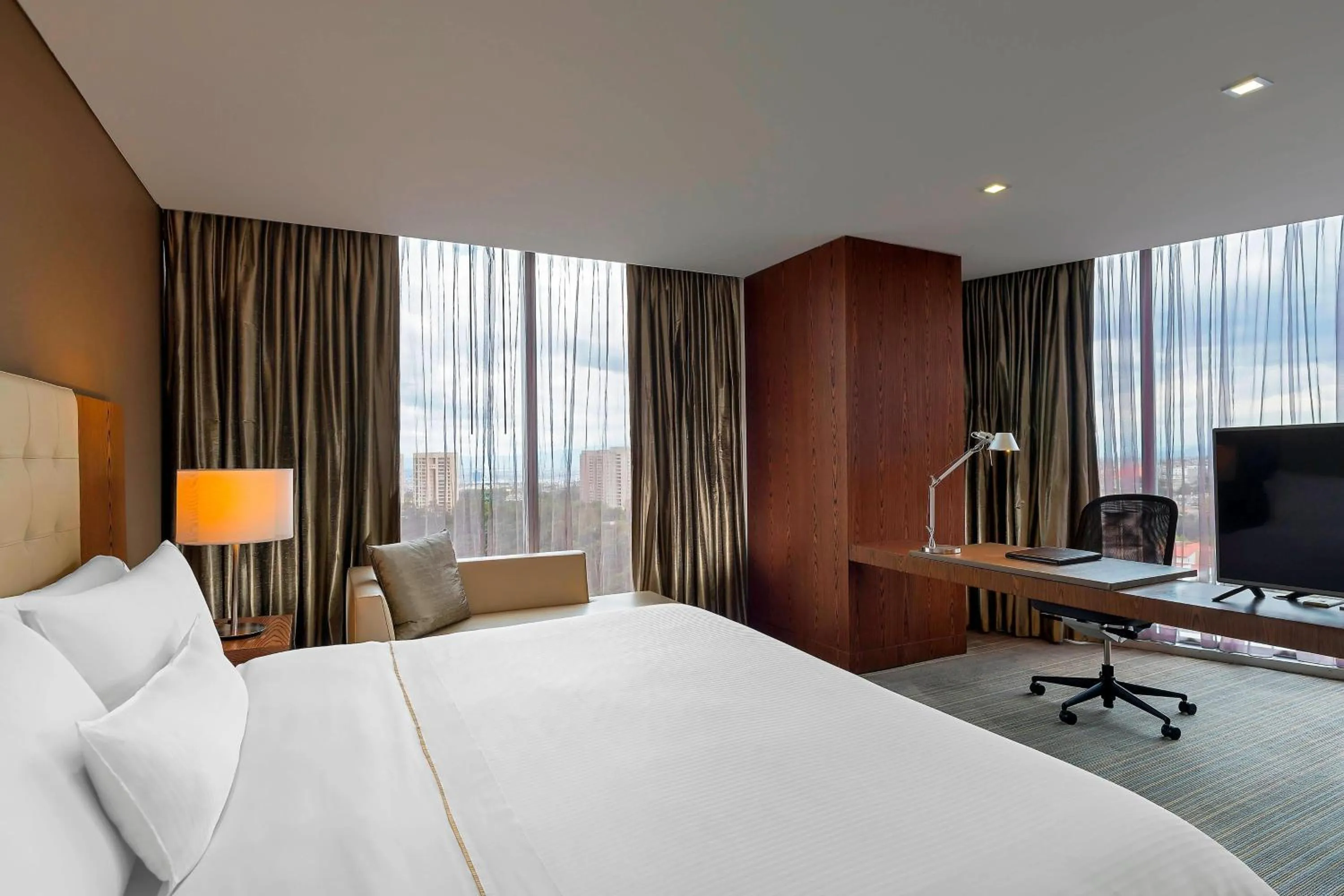 Photo of the whole room, Bed in The Westin Santa Fe, Mexico City