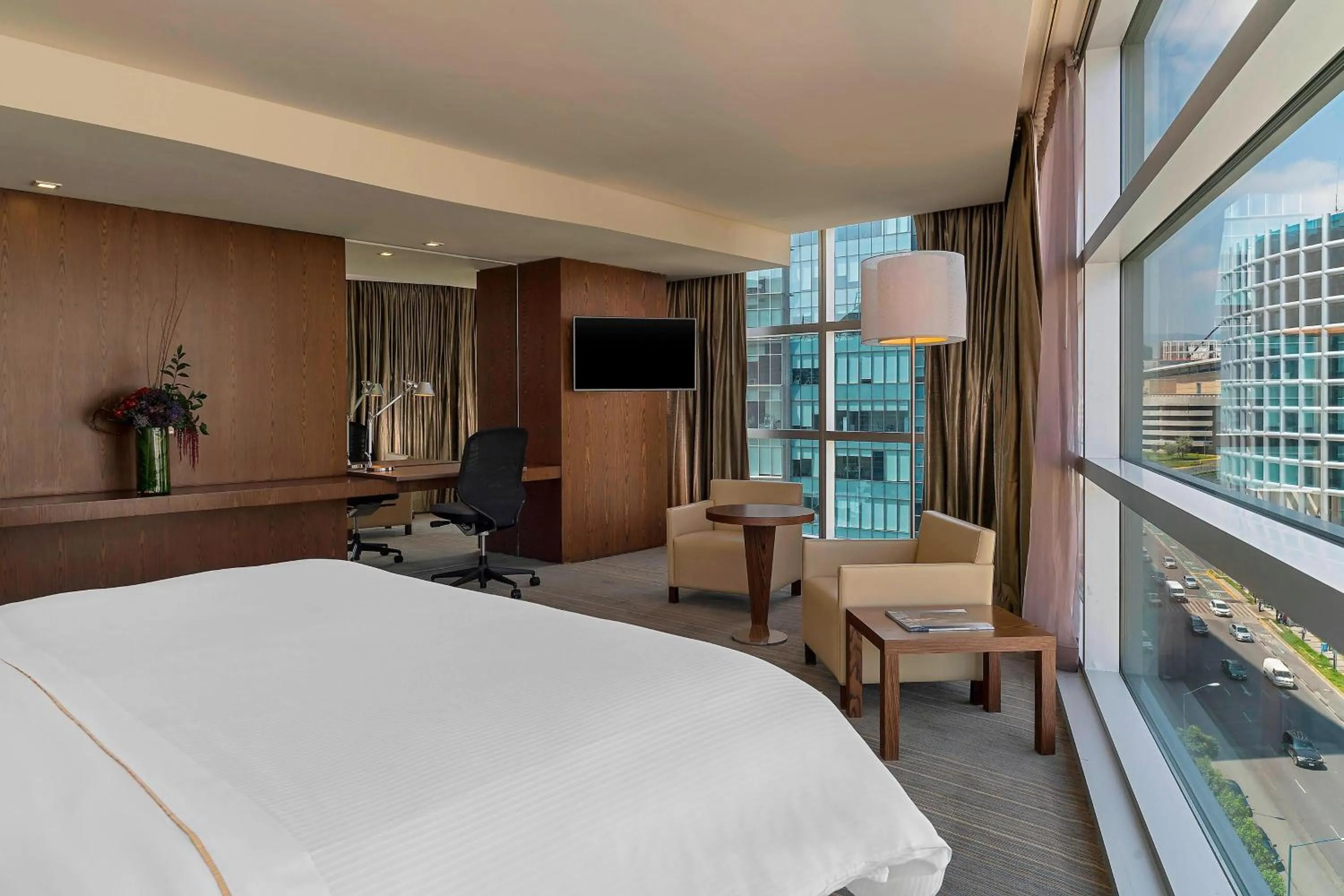 Photo of the whole room, Bed in The Westin Santa Fe, Mexico City