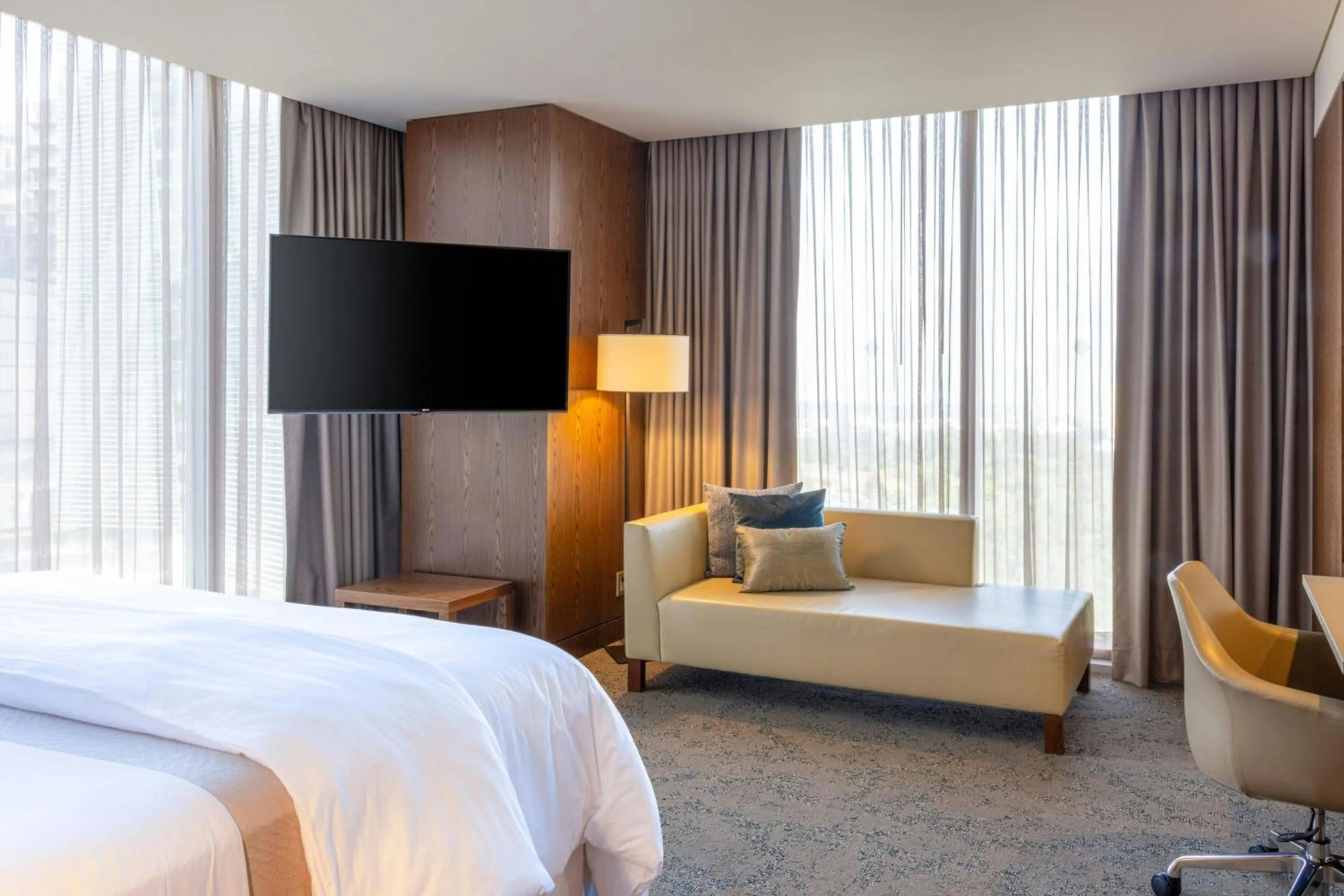 Photo of the whole room, Bed in The Westin Santa Fe, Mexico City