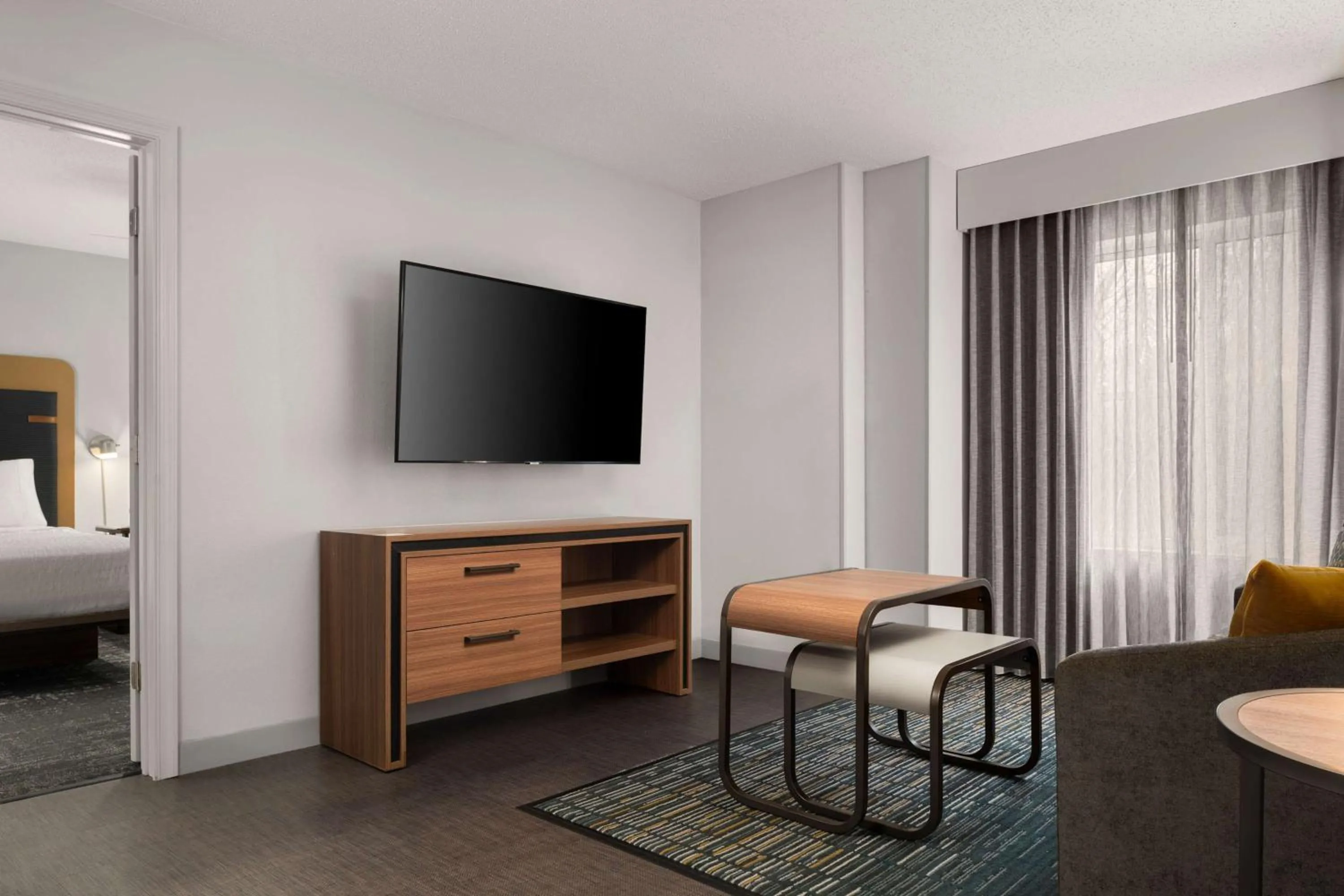 Living room, Bed in Homewood Suites by Hilton Chester
