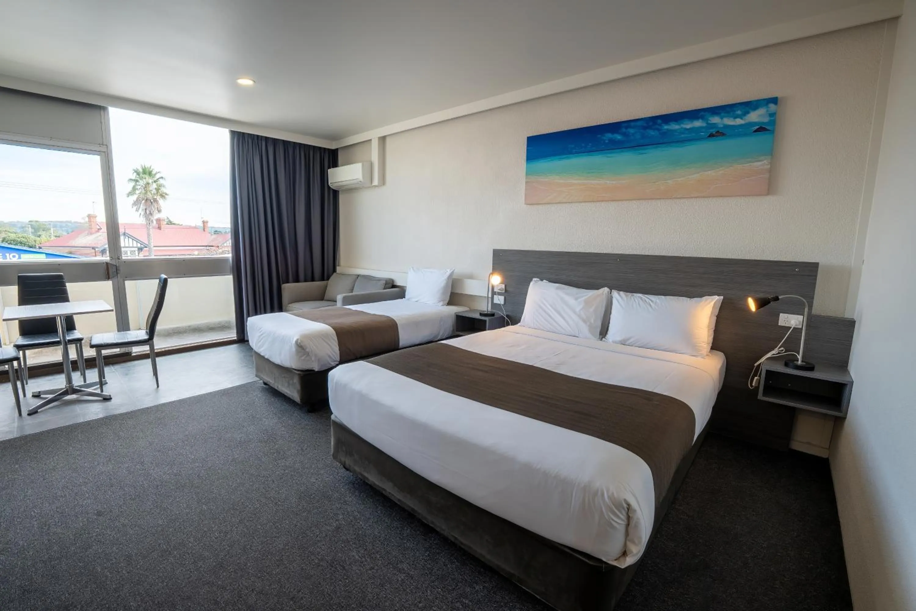 Bedroom, Bed in Bayside Hotel