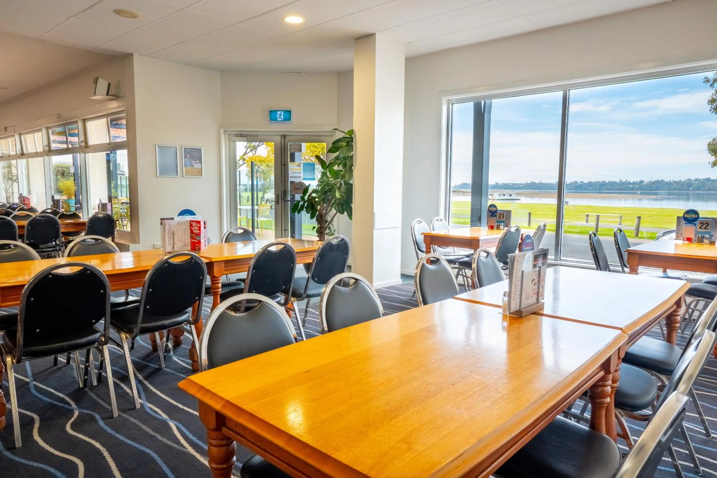 Restaurant/places to eat in Bayside Hotel